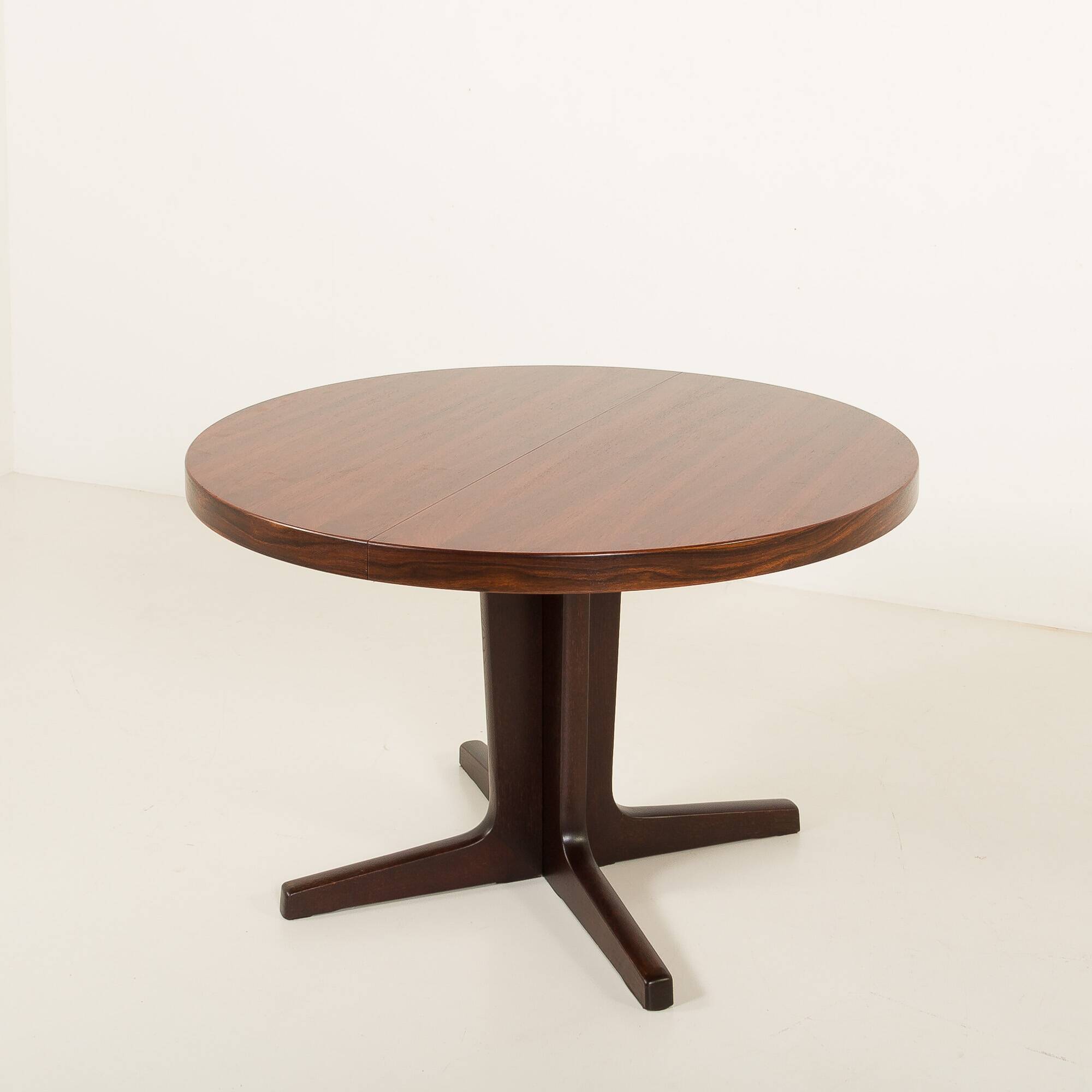 Danish Rosewood pedestal extension table attr. to Gudme Mobelfabrik, 1970s