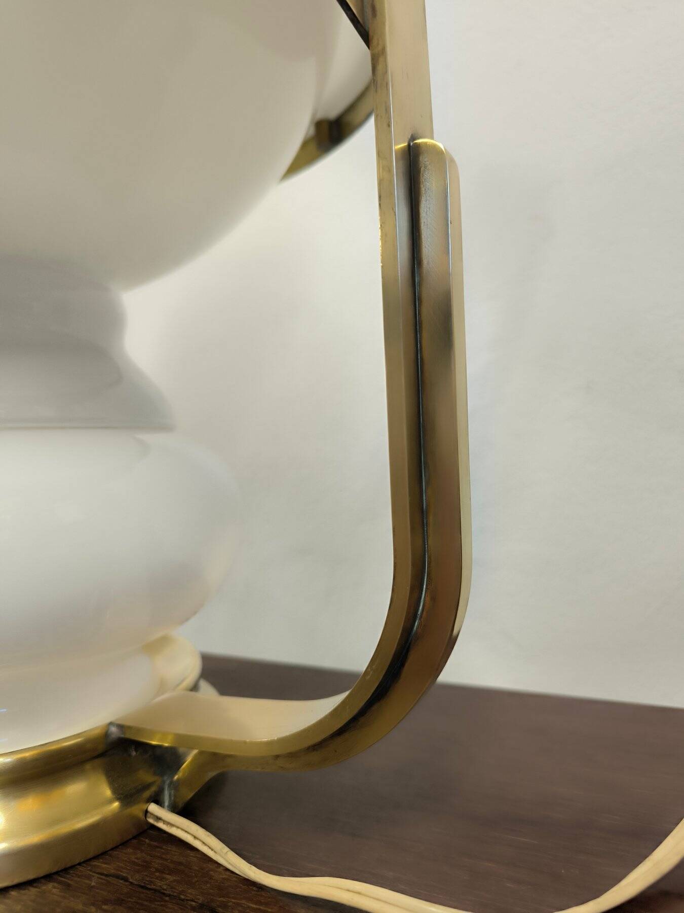 Lampe de table Vecchia Marina en verre opalin et laiton, 1950