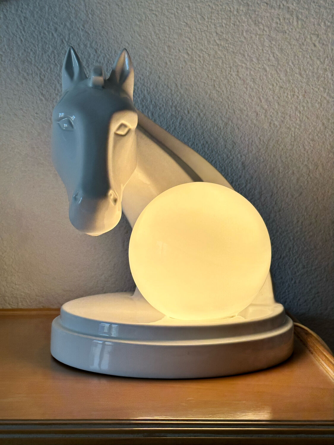 Horse lamp, zoomorphic in white ceramic circa 1980