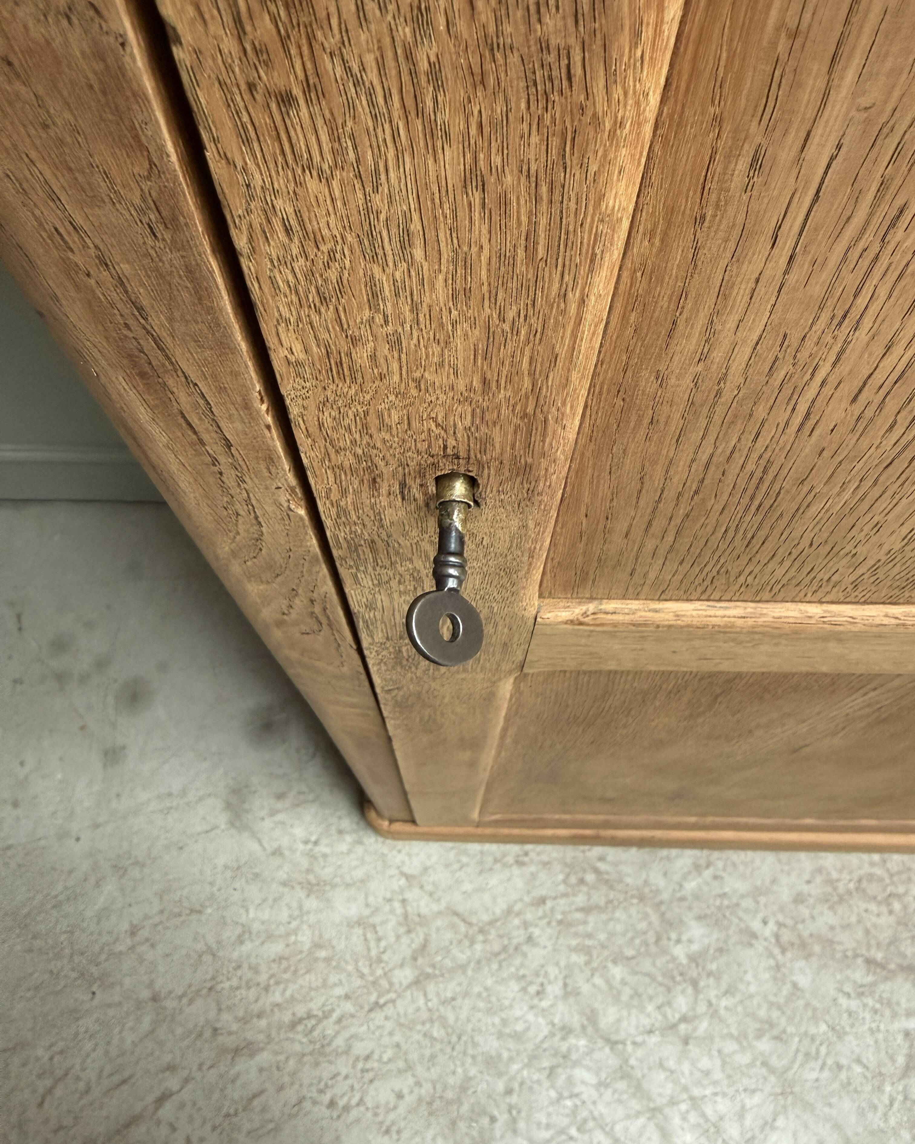 Large oak bonnetière (renovated)