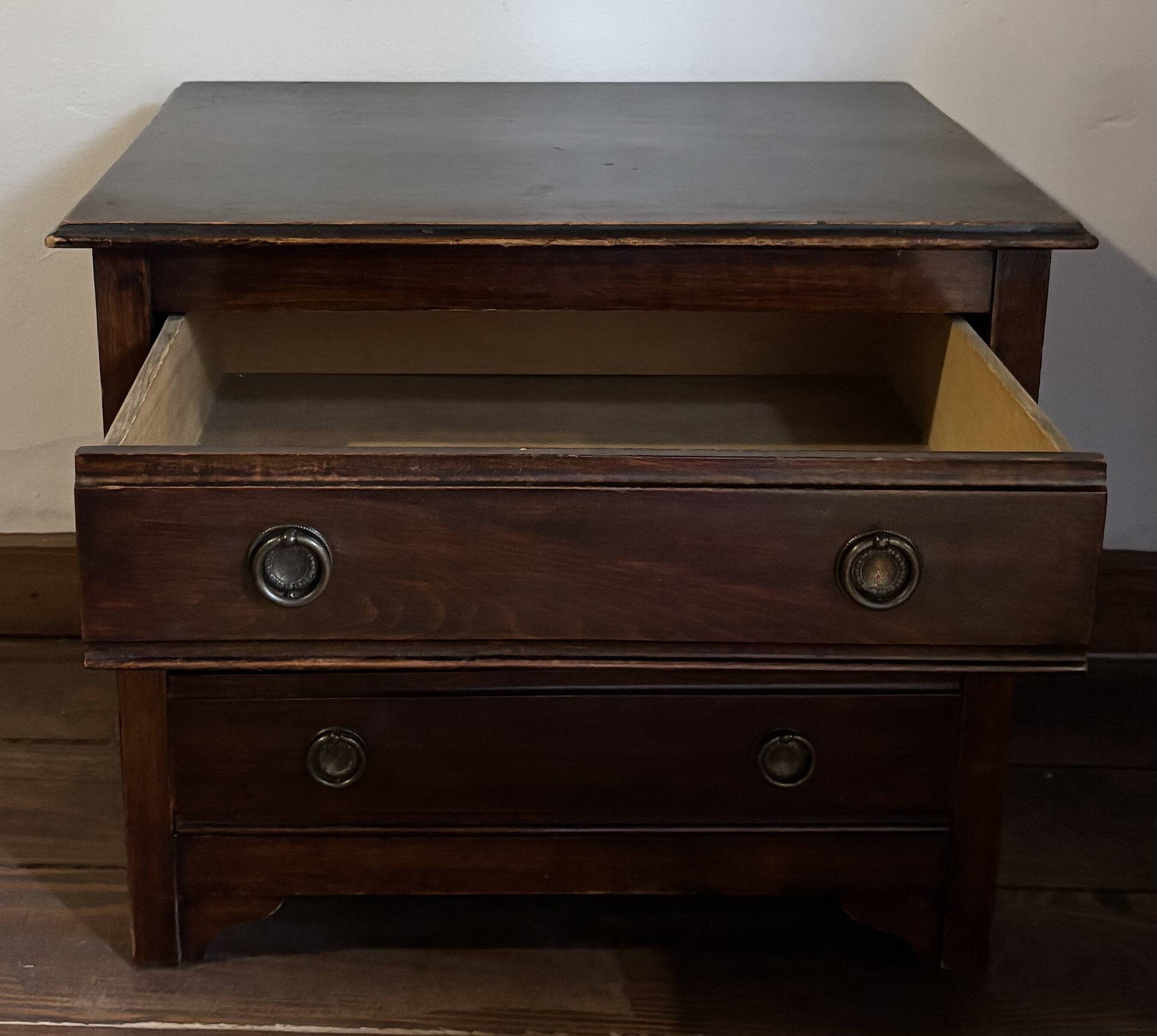 Petite commode ancienne en hêtre 3 tiroirs France Fin XIXe/début XXe