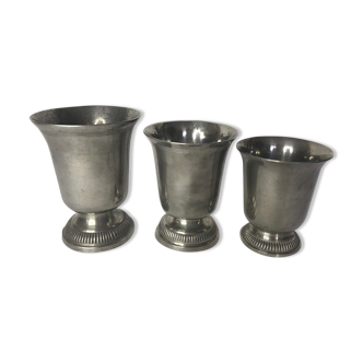 Lot trois timbales en étain début XXème