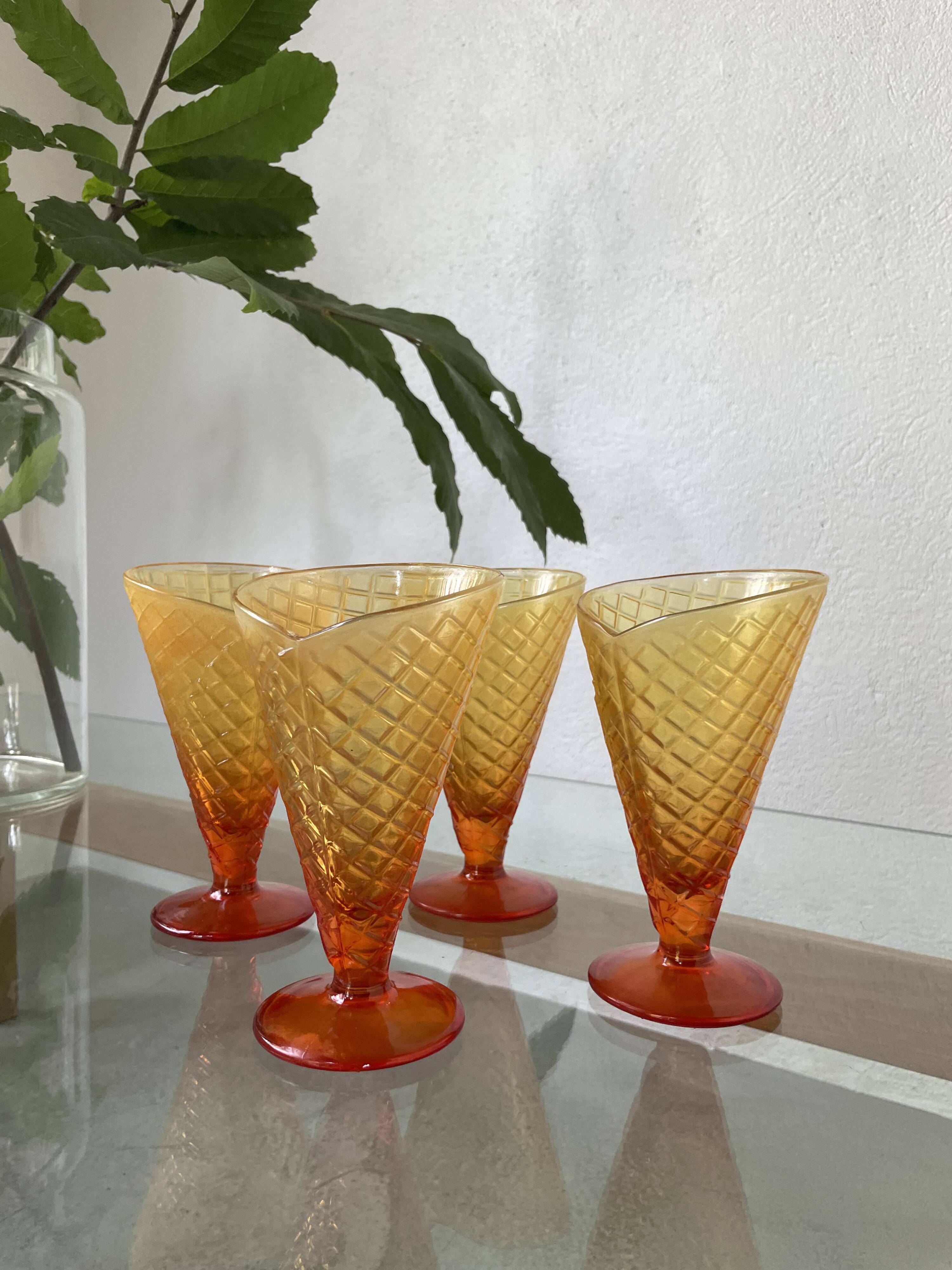 Coupe à glace en forme de cornet vintage