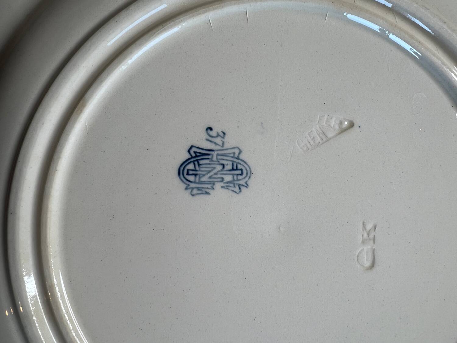 6 flat plates Gien garlands, 1937