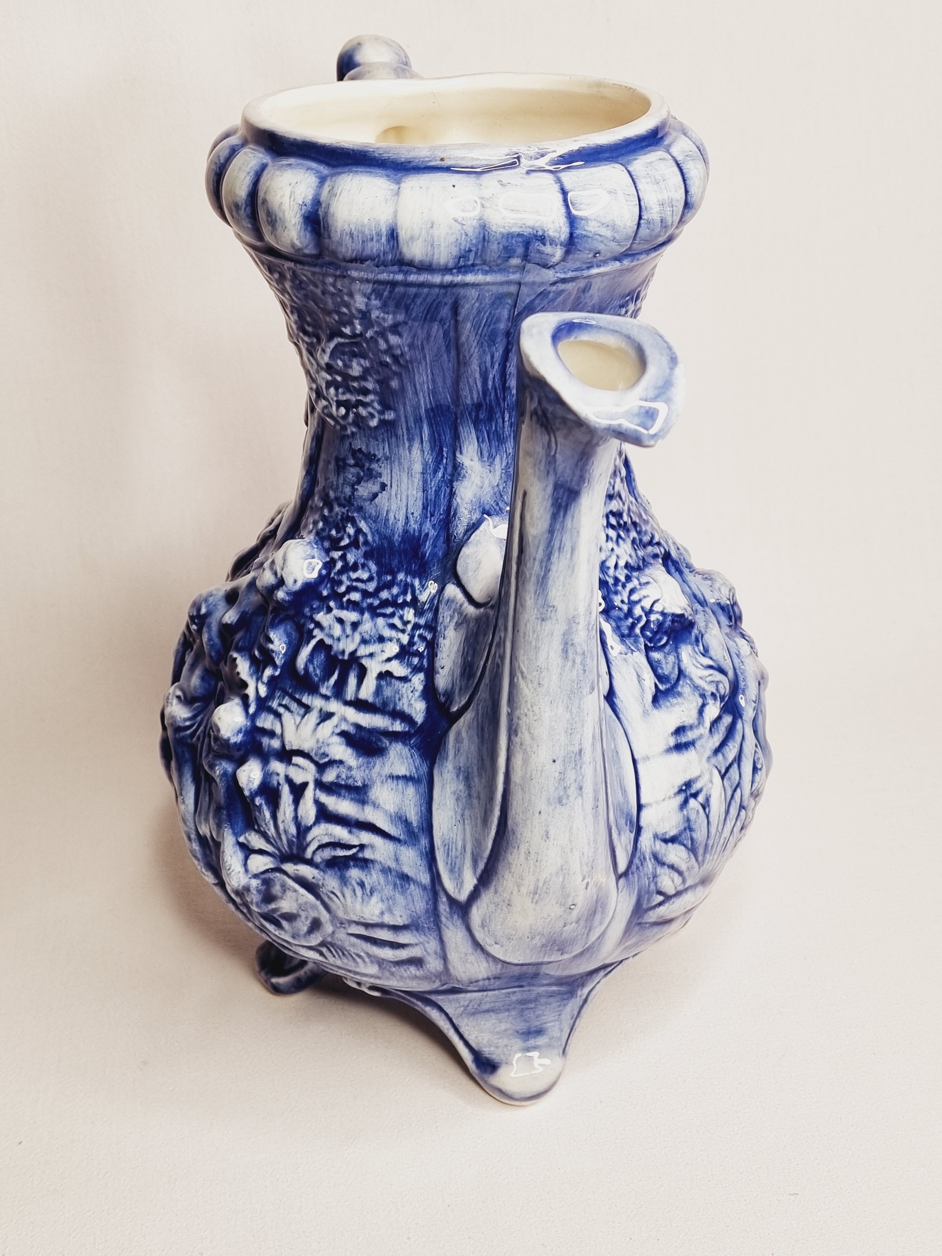 Large vase with antique decorations in relief, 30 cm