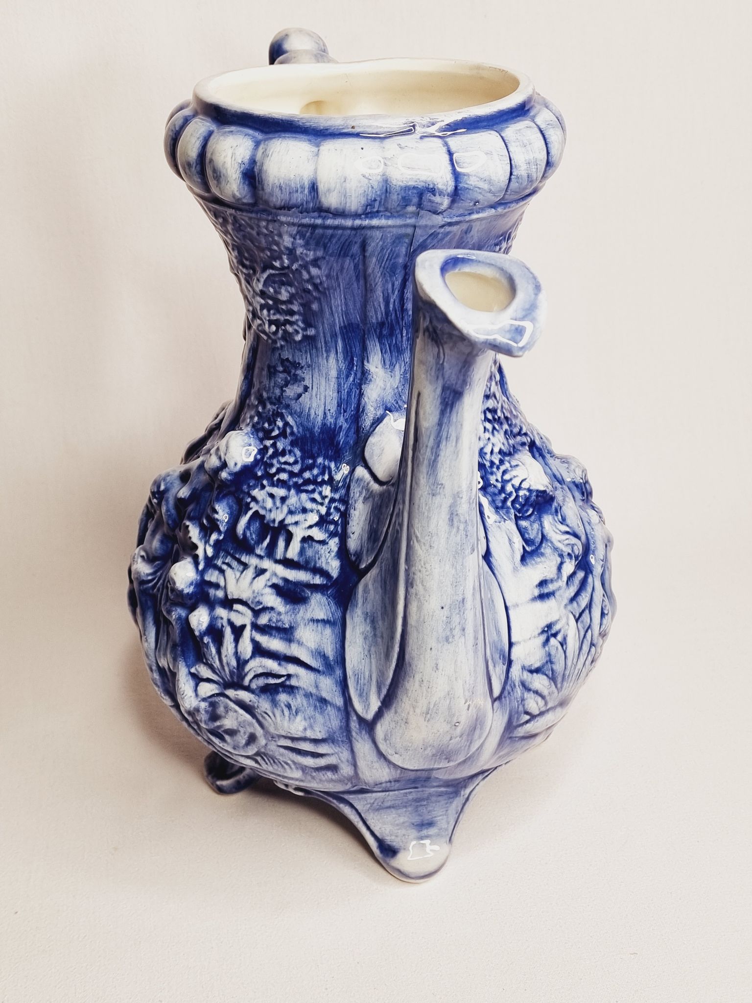 Large vase with antique decorations in relief, 30 cm