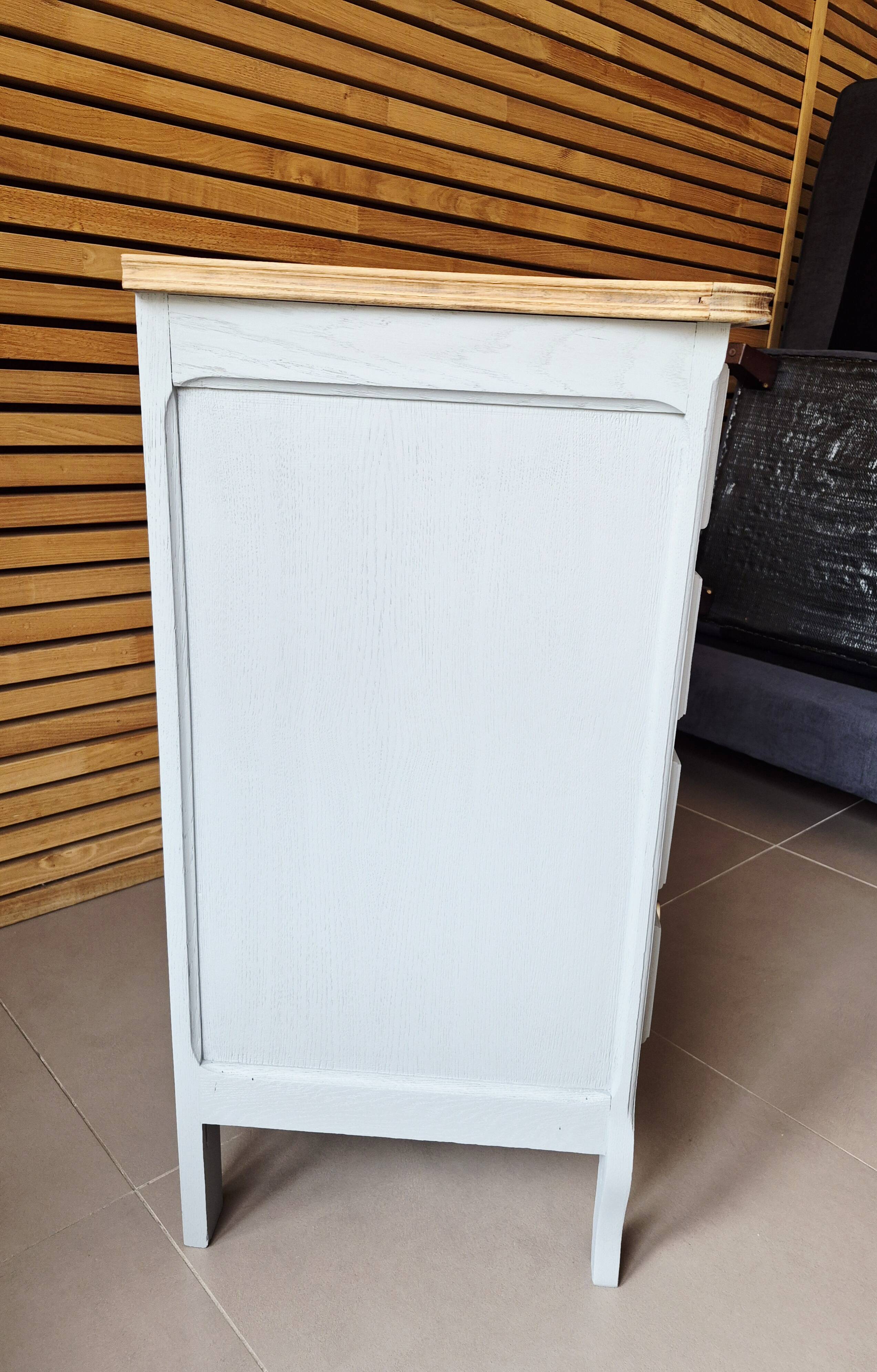 Vintage chest of drawers