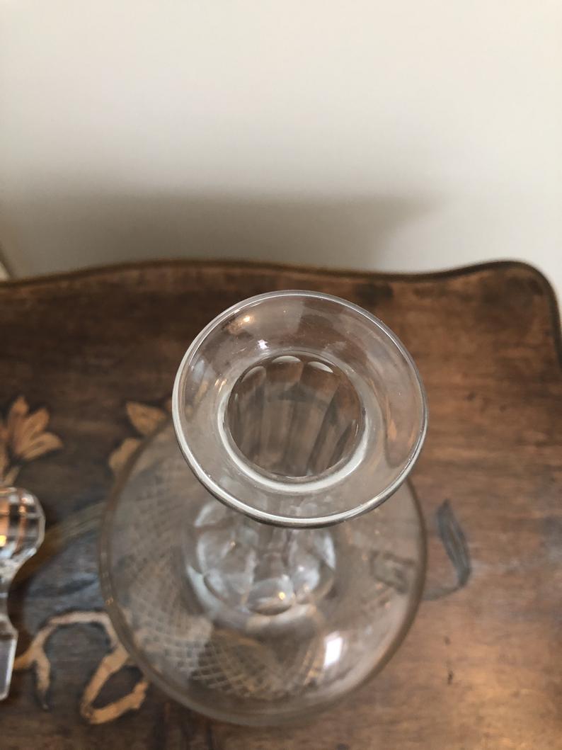 Carafe française en verre ciselé