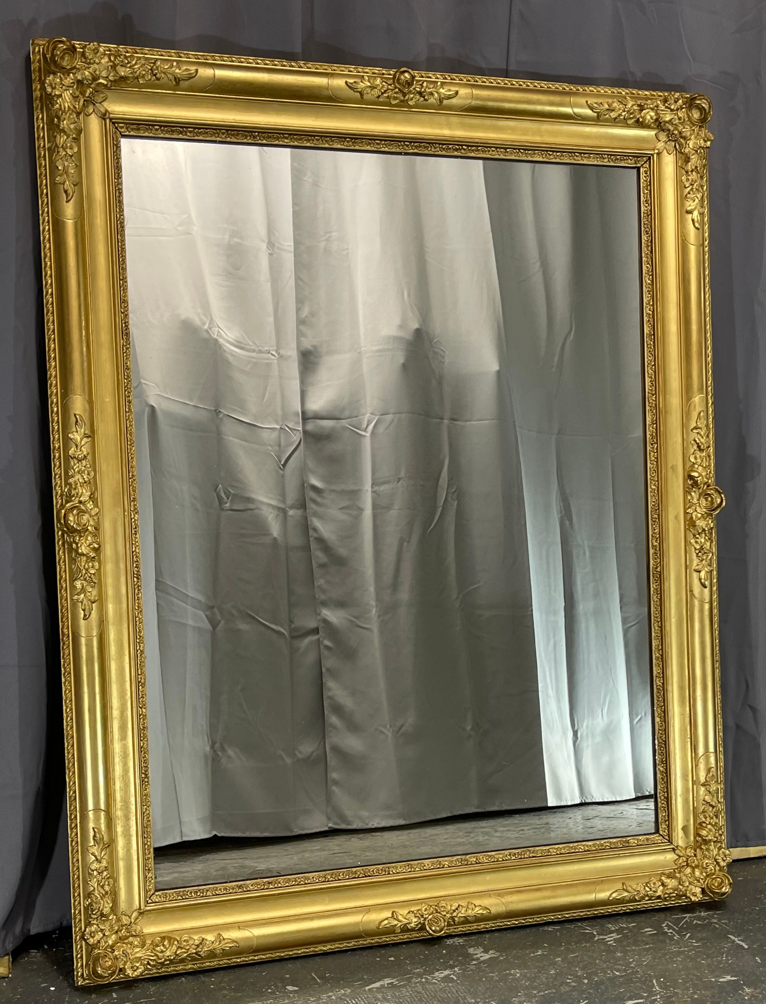 Mirror 122x96 old early nineteenth very good condition, gilding with gold leaf