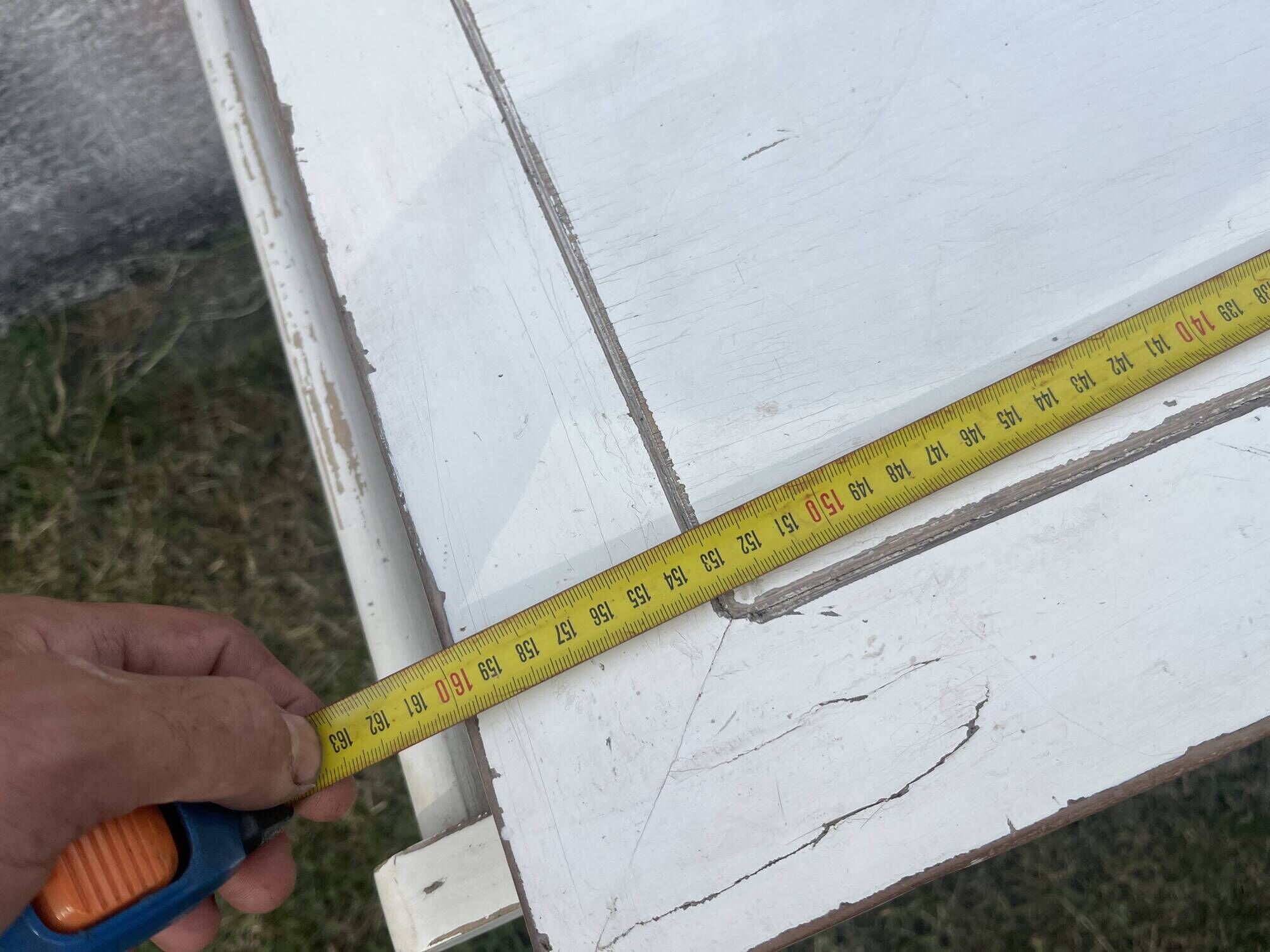 Console in painted wood, off-white patina, 3 drawers, lower shelf.