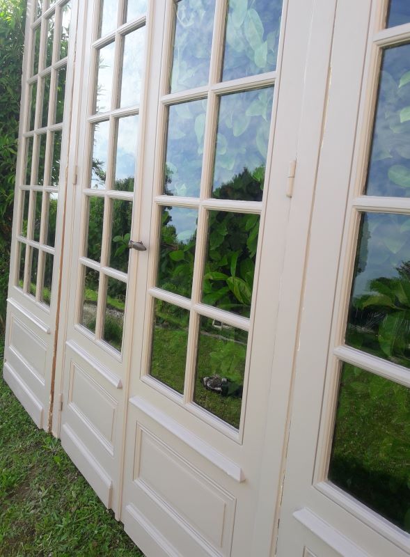 Double door glass partition