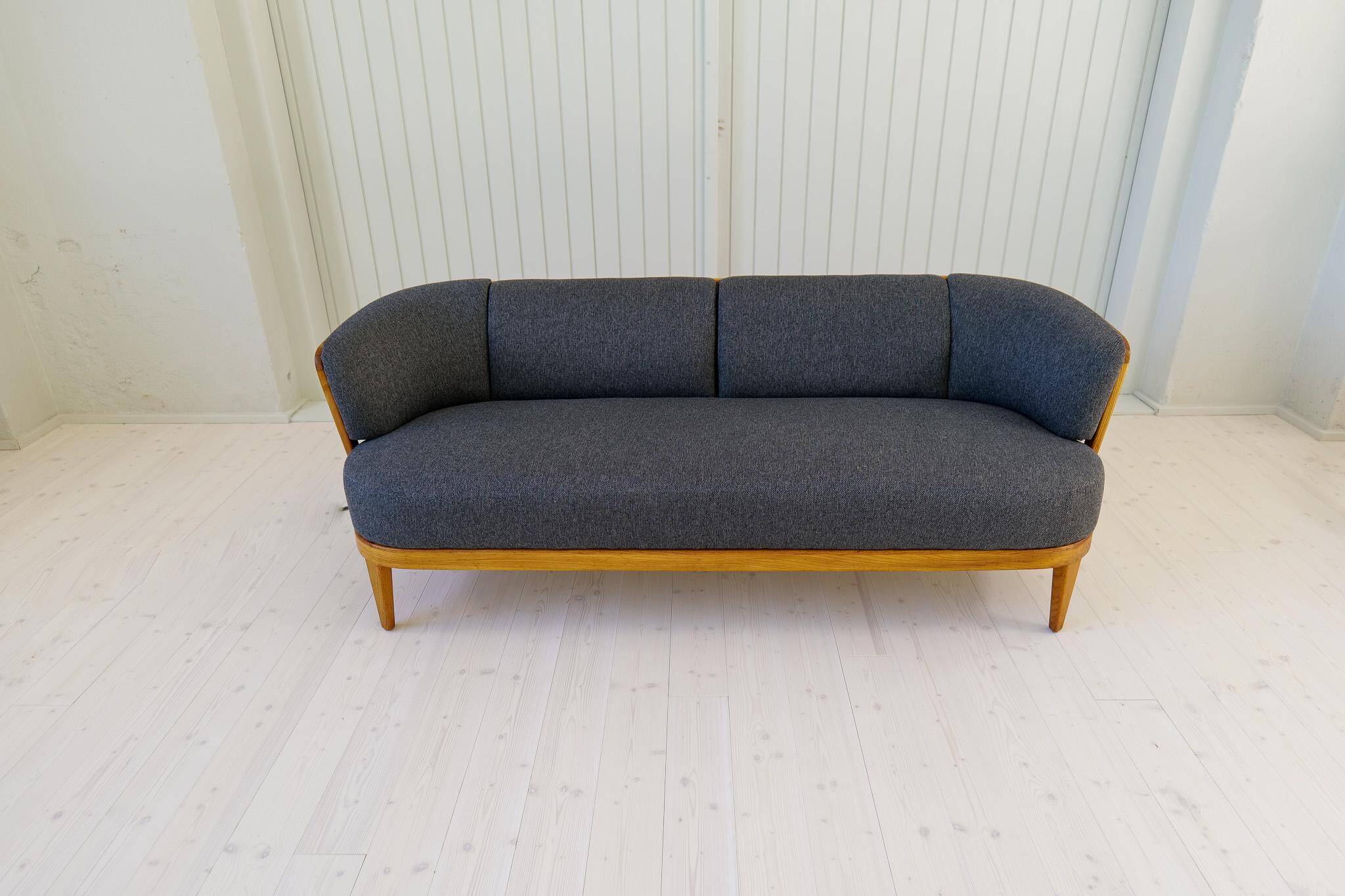 Mid-Century Modern Sculptural Canapé Model "Värend" Carl Malmsten, 1942