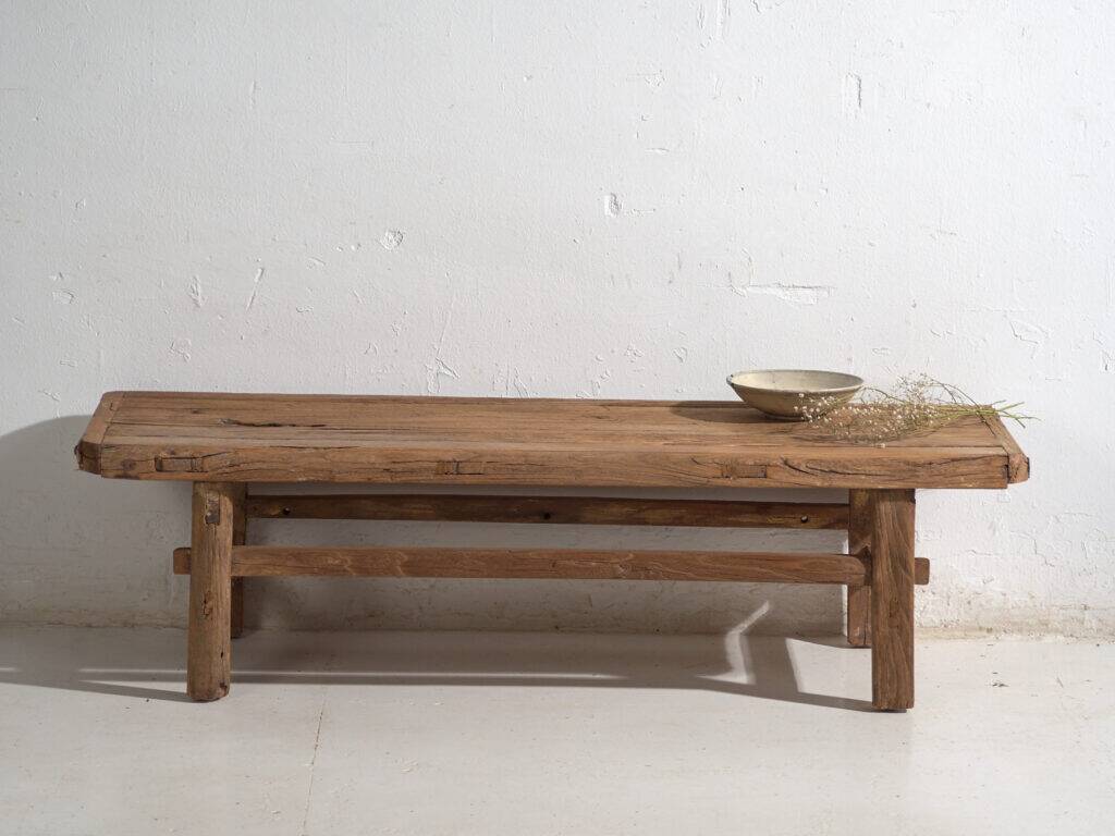Table basse ancienne en bois de pin – Chine, circa 1930