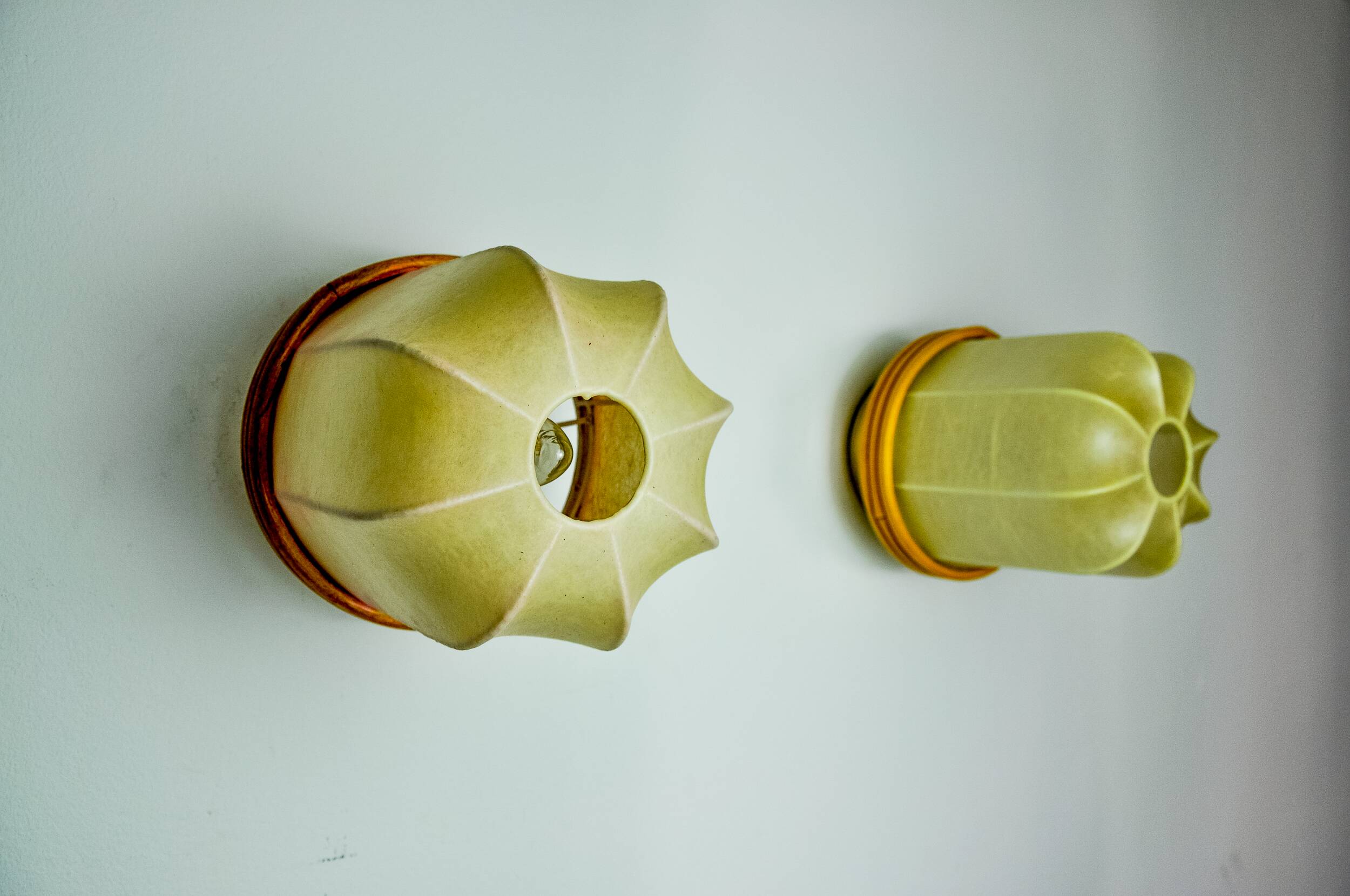 Pair of "cocoon" wall lights, resin and pine, Italy, 1970