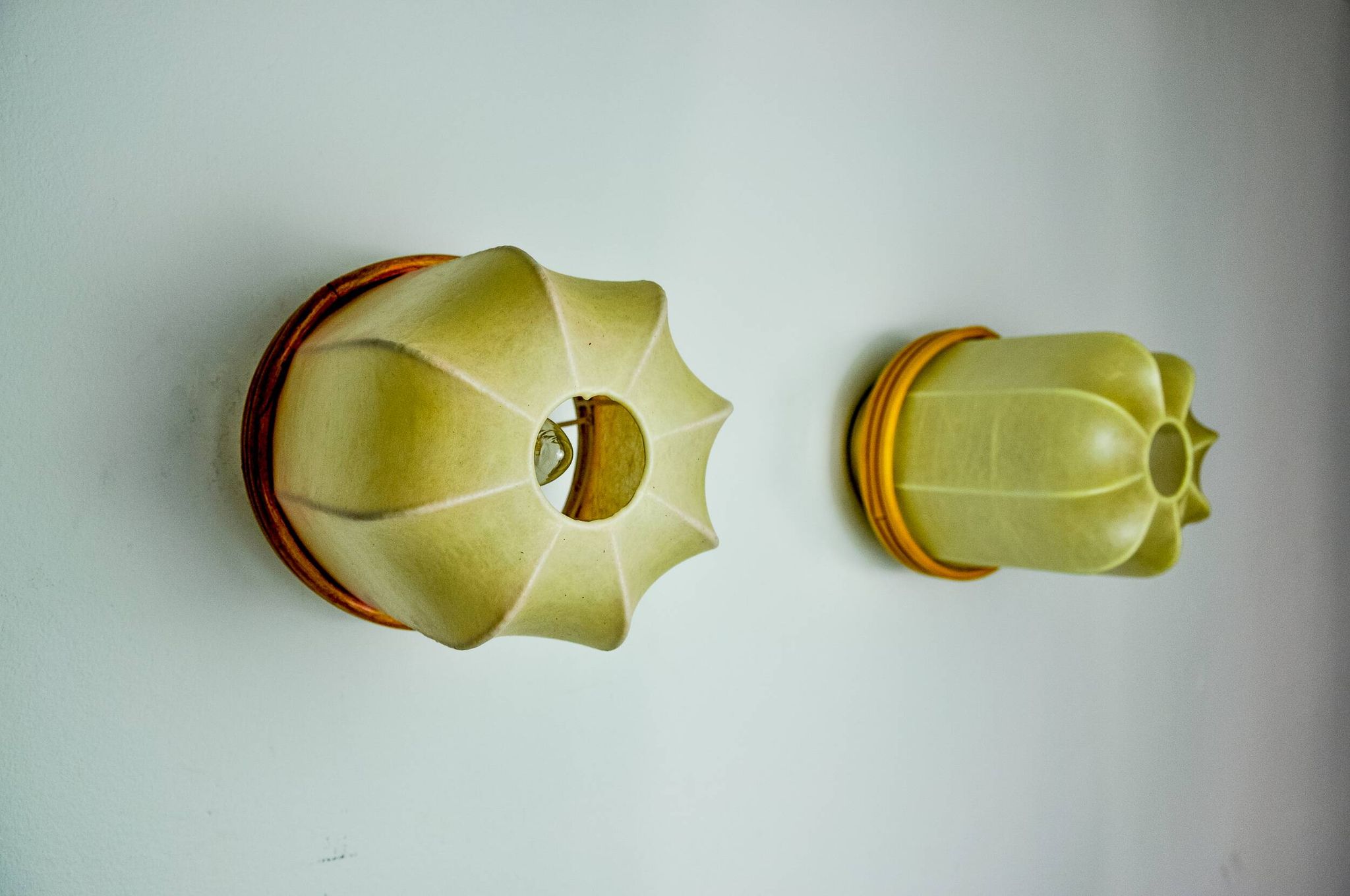 Pair of "cocoon" wall lights, resin and pine, Italy, 1970