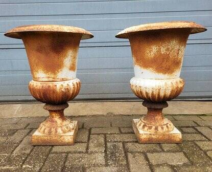 Pot, jardinière en fonte