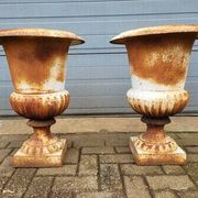 Pot, jardinière en fonte
