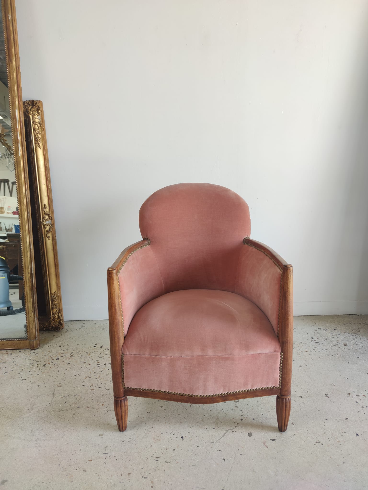Armchair art deco pink velvet trim