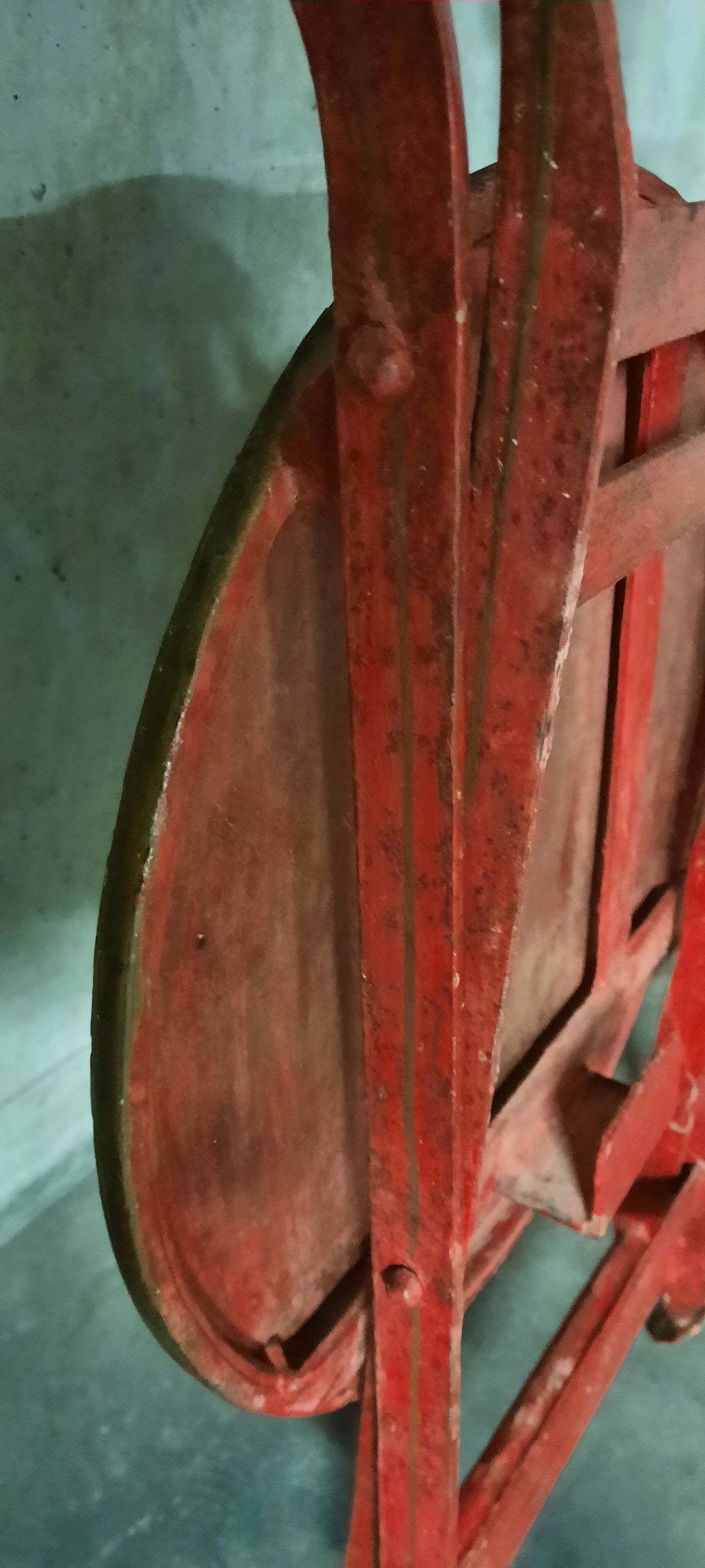 Table et chaises en tôle