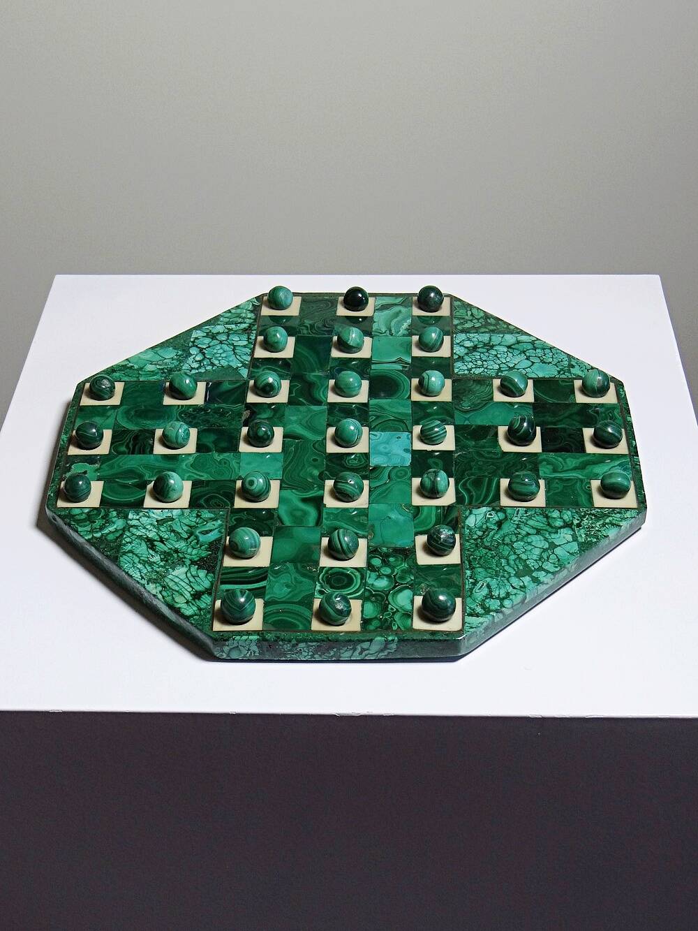 Vintage octagonal solitaire ring in malachite and bakelite from the 1950s-60s