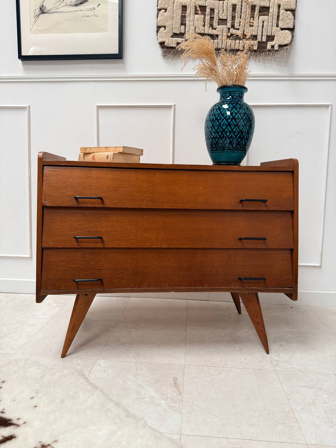 Commode pieds compas