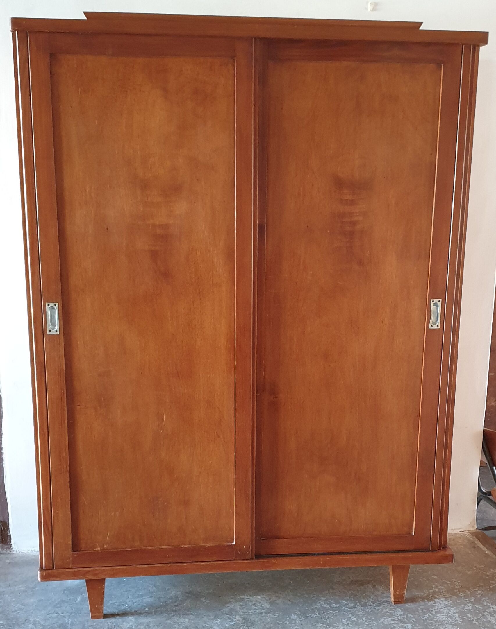 Parisian wardrobe with sliding doors