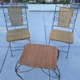 Paire de chaises pliables en fer forgé et rotin.