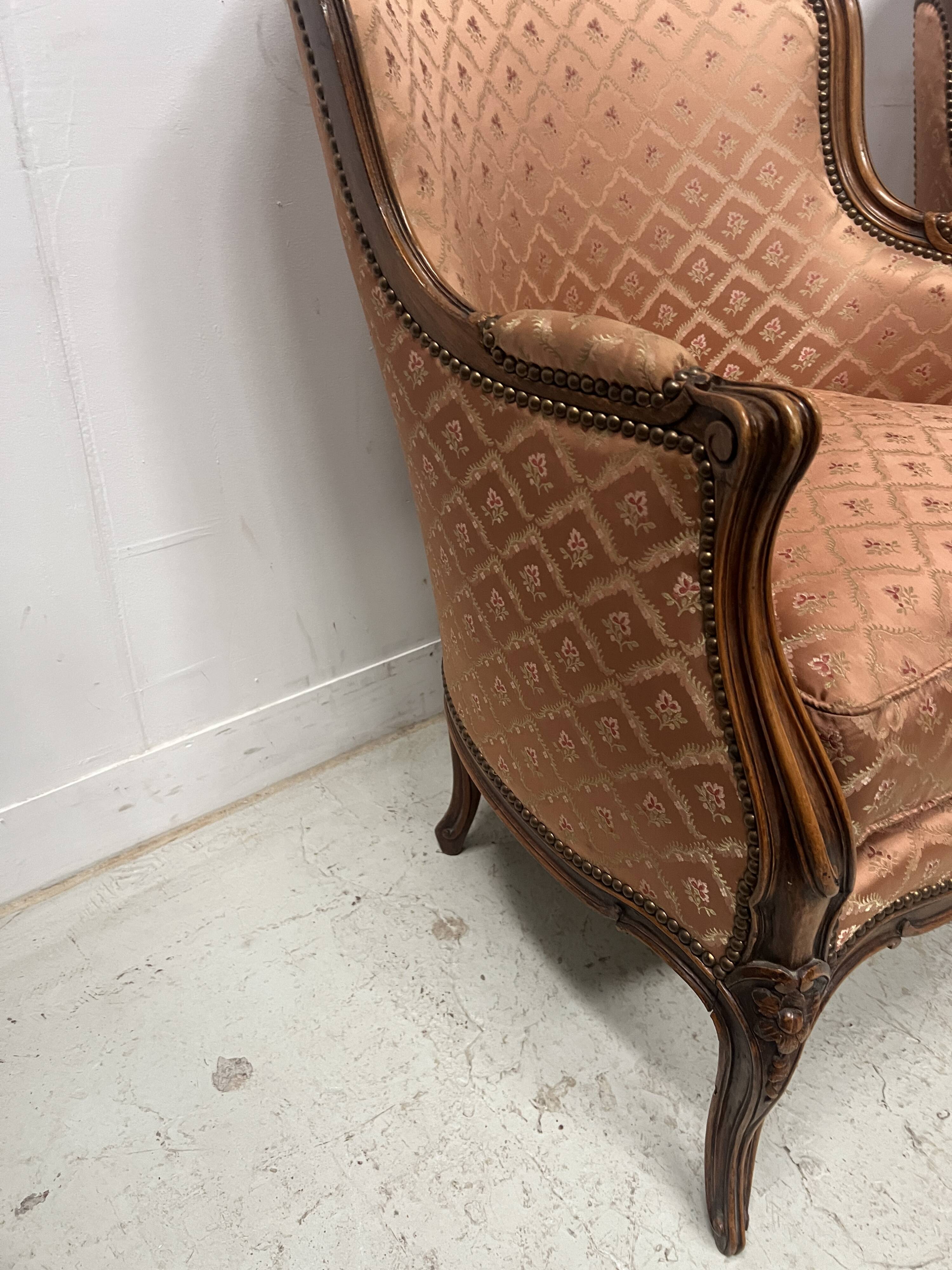 Paire de bergères de style Louis XV en bois narurel XX siècle