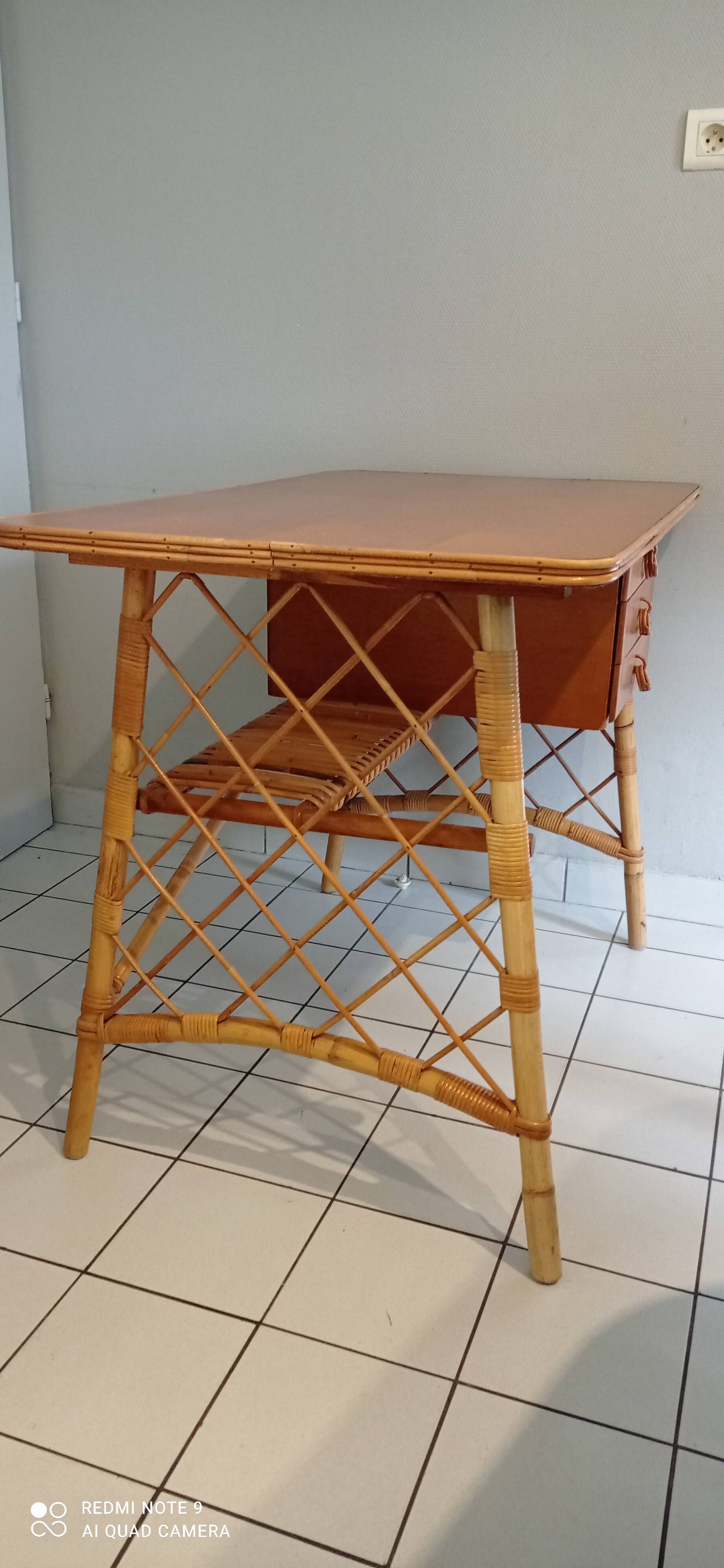 Ancien bureau rotin vintage Lois Sognot