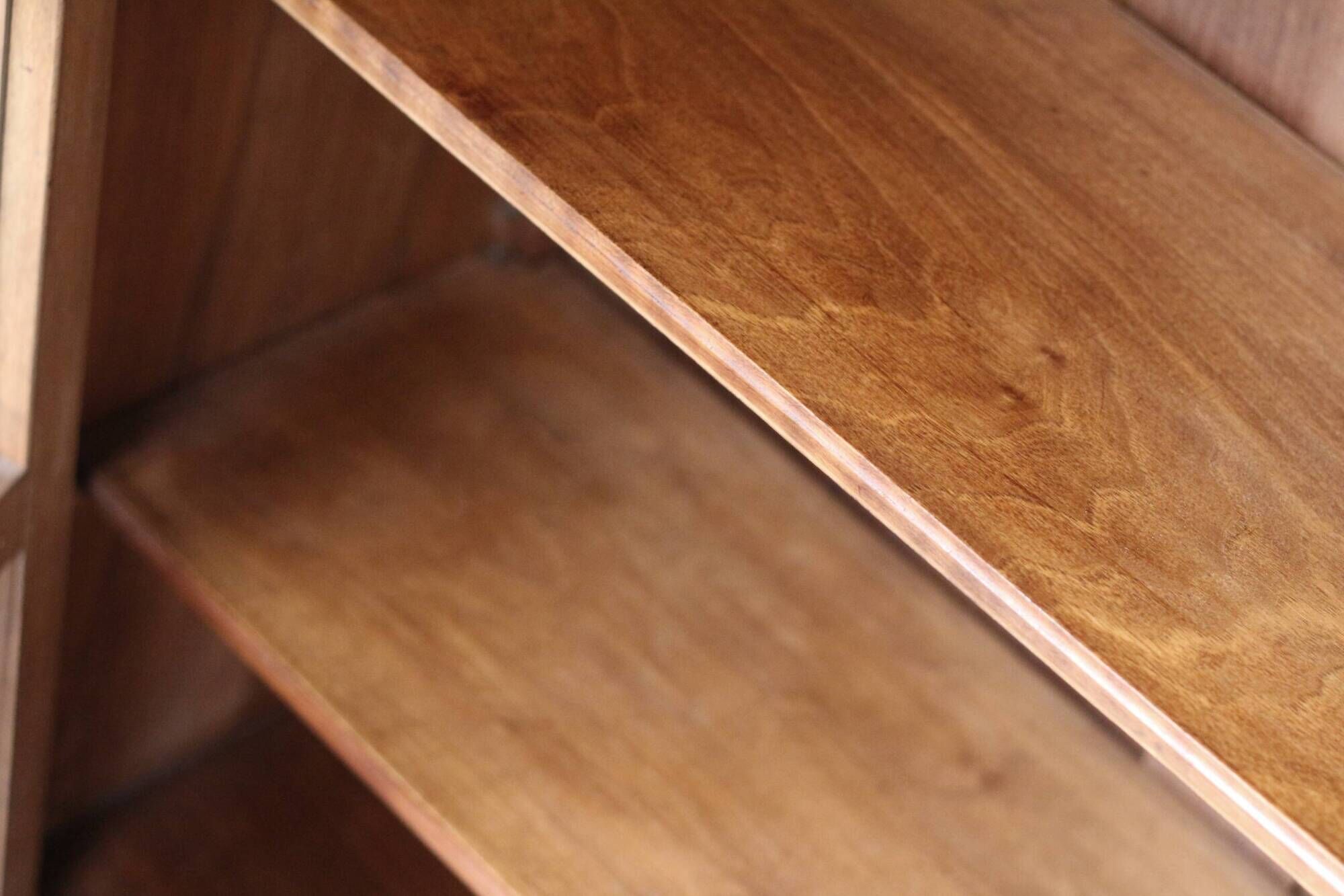 Belle armoire parisienne en noyer massif (début XXeme).