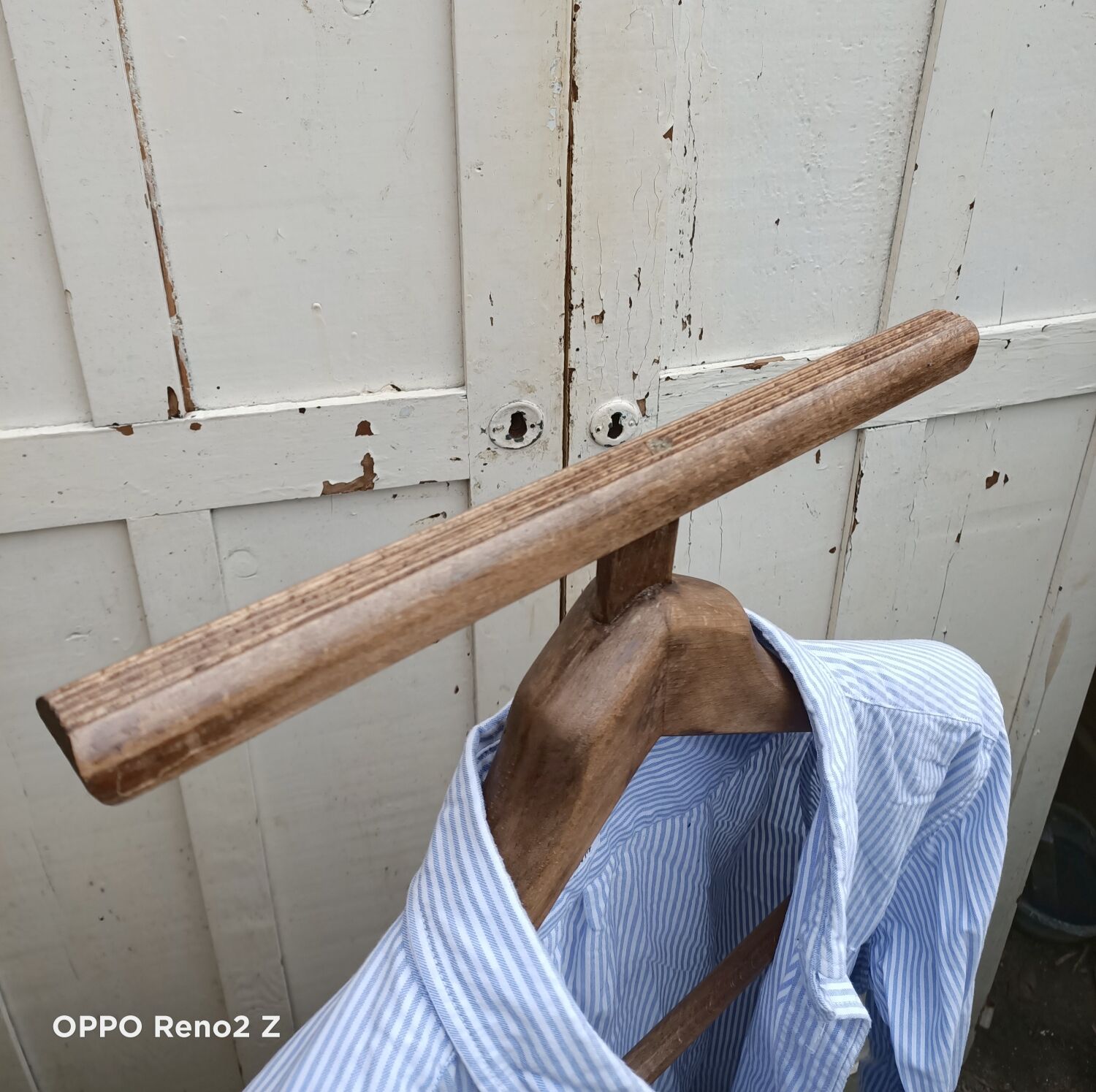 Valet en bois patiné