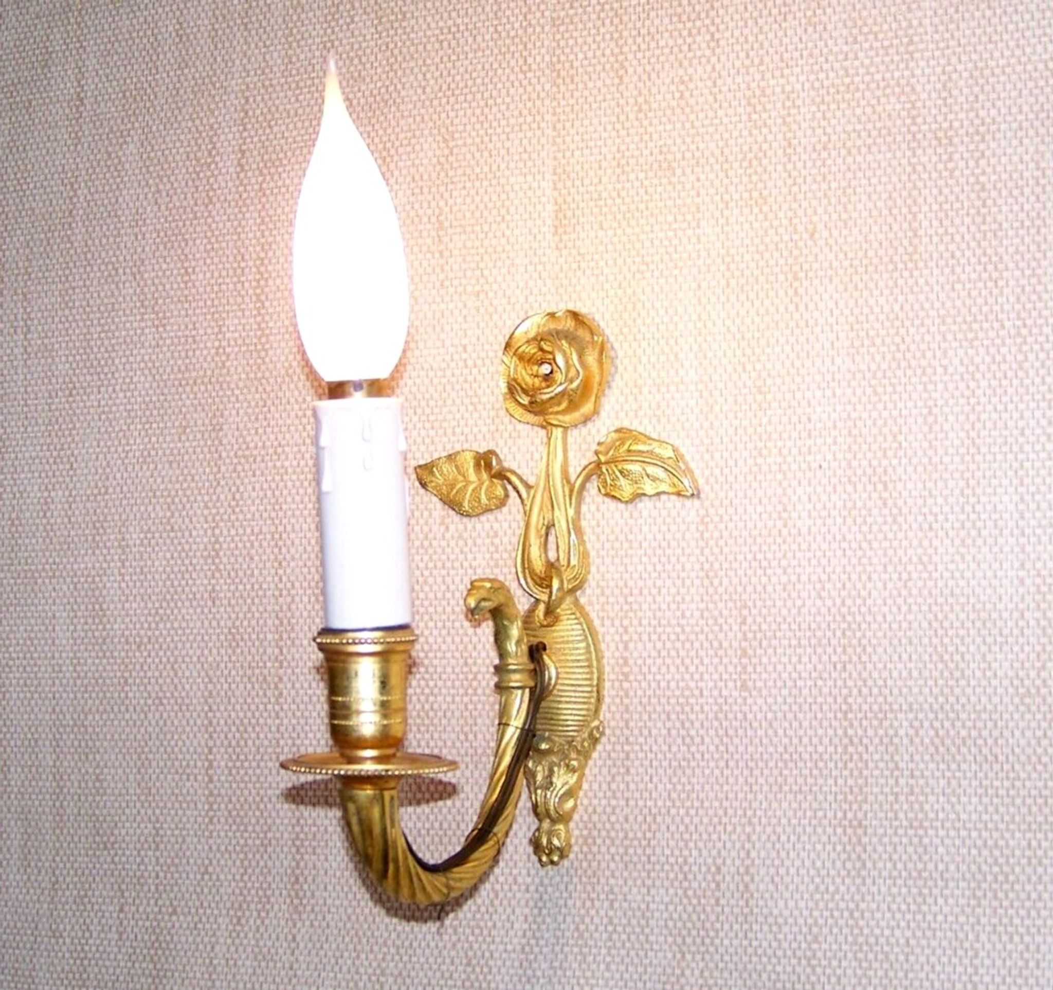 Simple wall sconce in classic Empire style made of vintage French cast brass 4316.