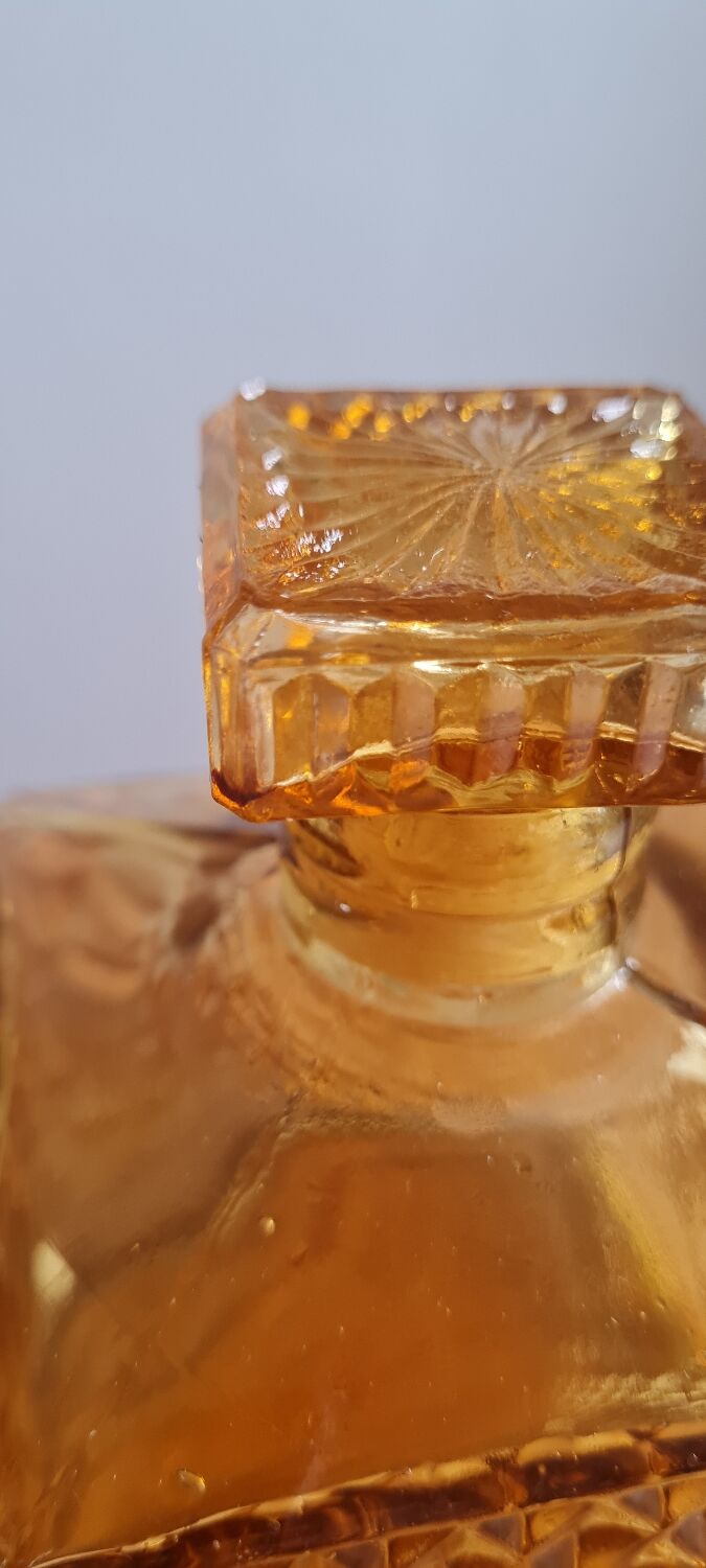 Carafe or amber glass bottle