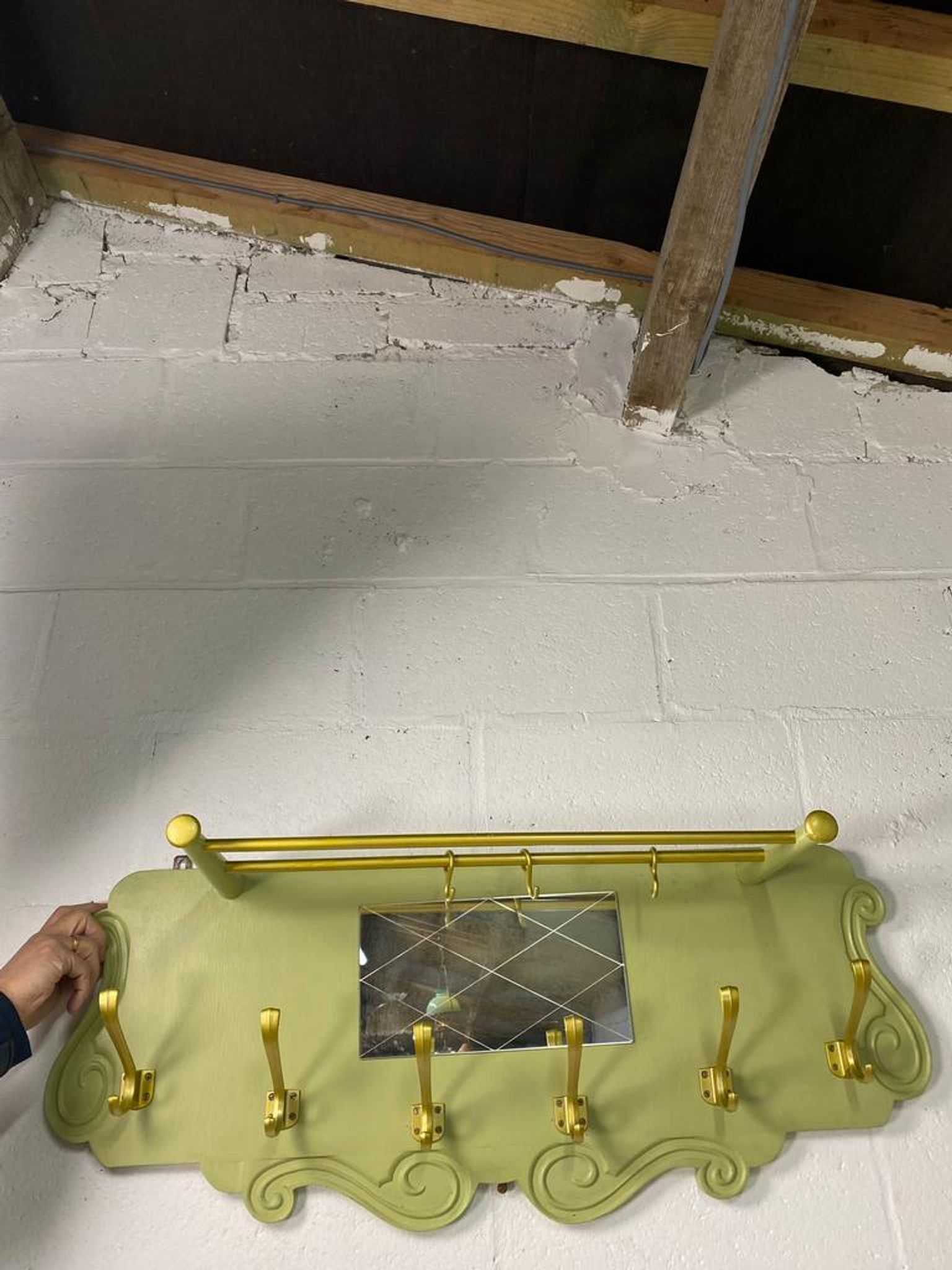Portemanteau mural vintage vert olive avec miroir