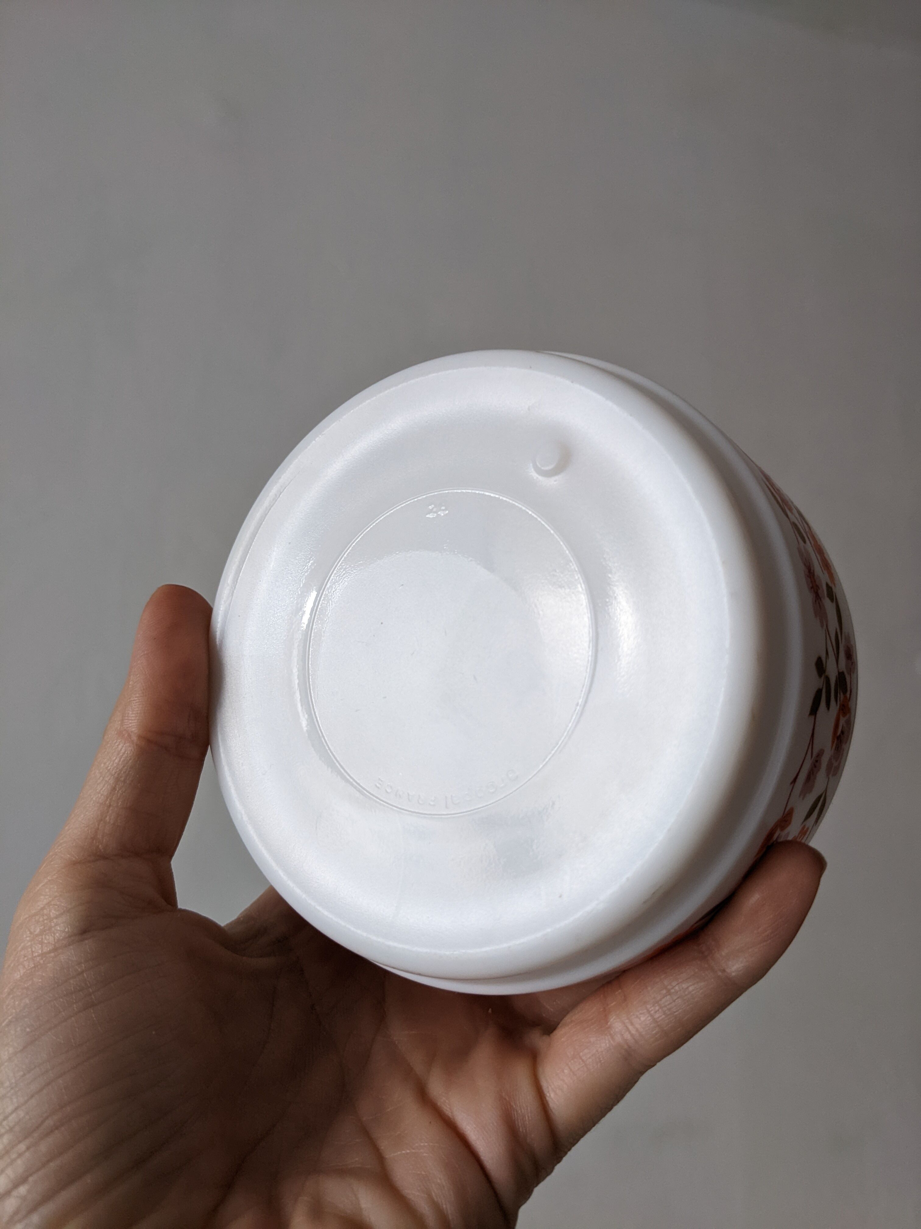 Beautiful Ramequin Vintage Arcopal France Design Scania in very good condition light wear