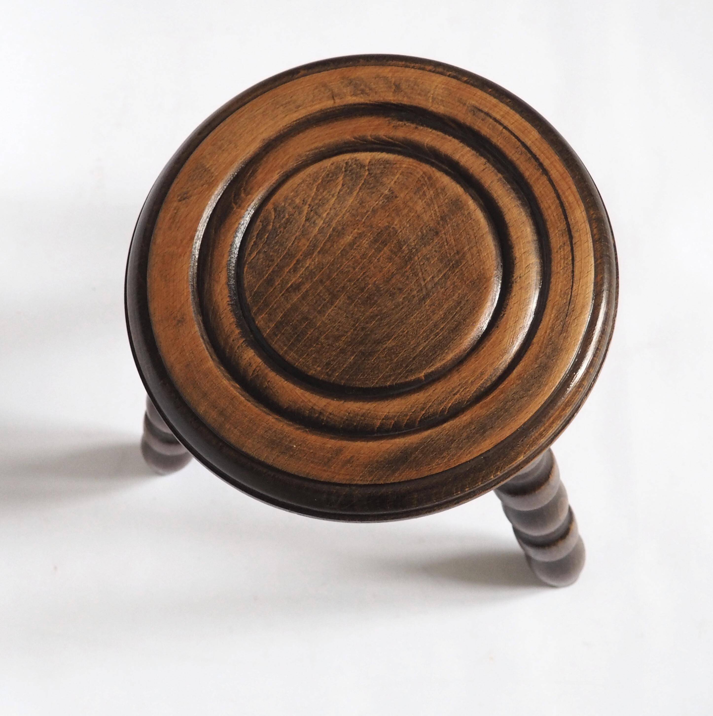 Tabouret tripode bois tourné
