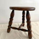 Tripod stool with spacer