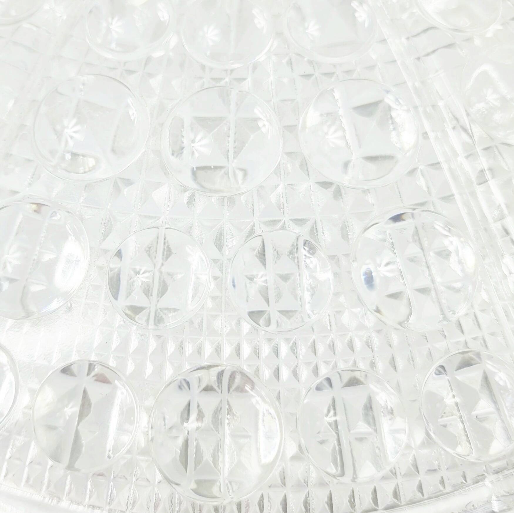 Lustre en verre et laiton scandinave par C Fagerlund pour Orrefors, années 1960.