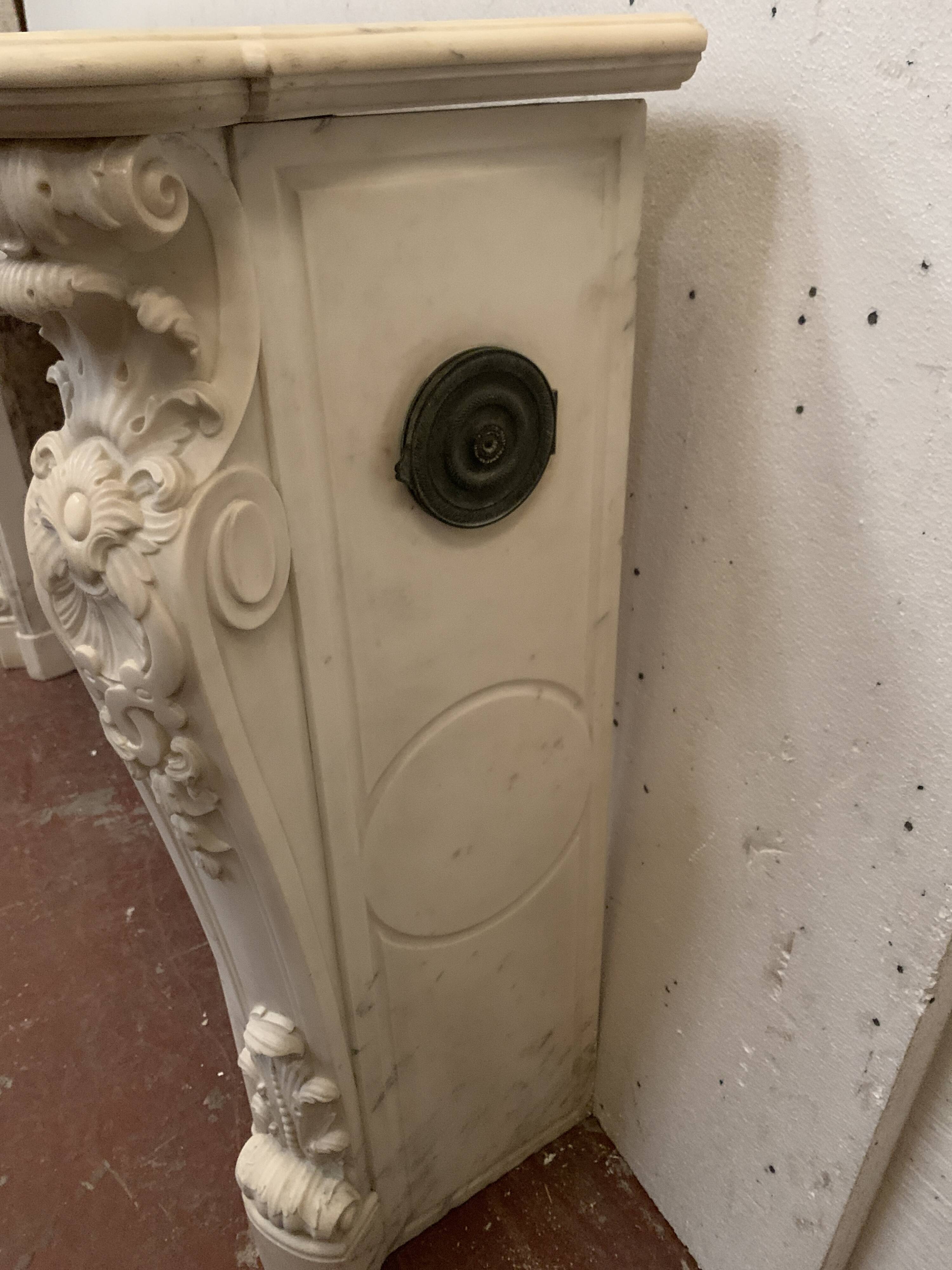 Louis XV style fireplace in white Carrara marble, 19th century