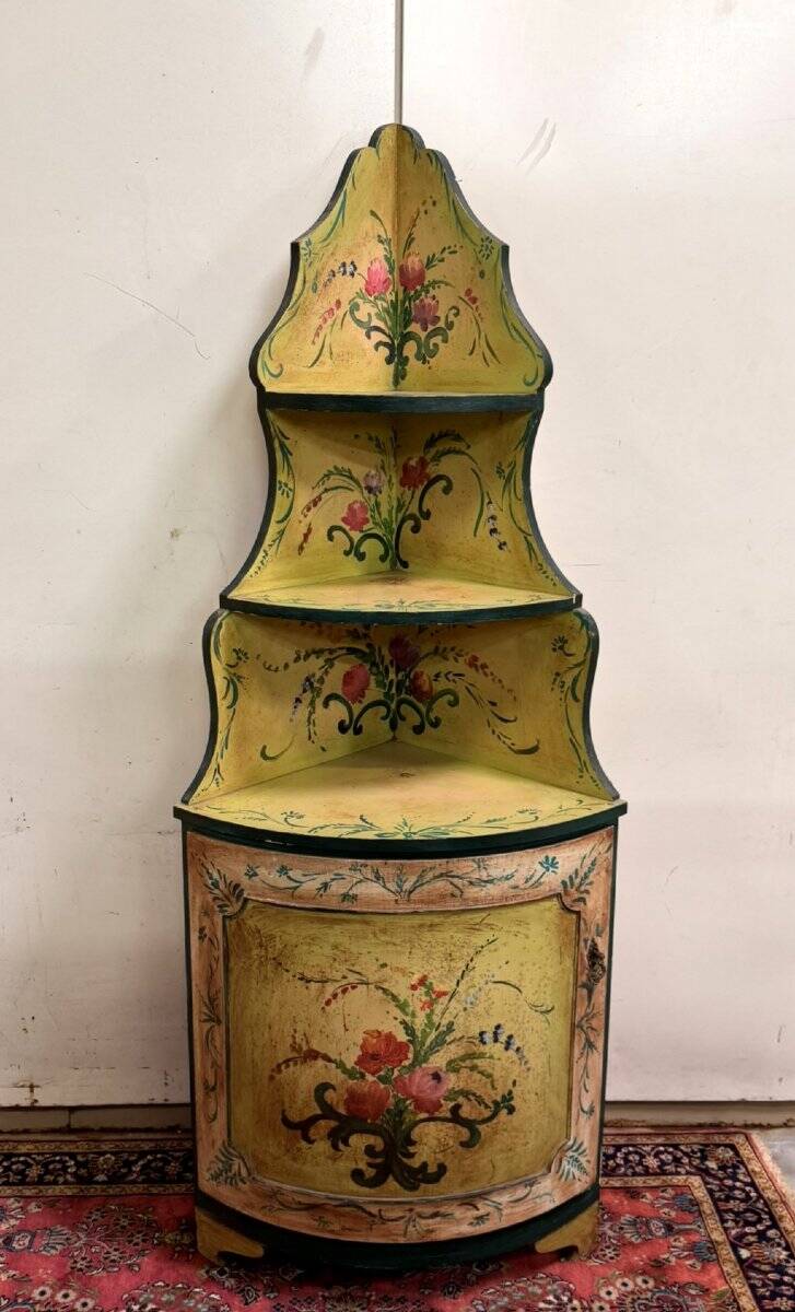 Louis XV style Venetian curved corner cupboard in lacquered wood