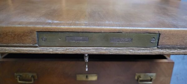 Rare secrétaire guillotine Biedemeier, réalisé en noyer et marquéterie