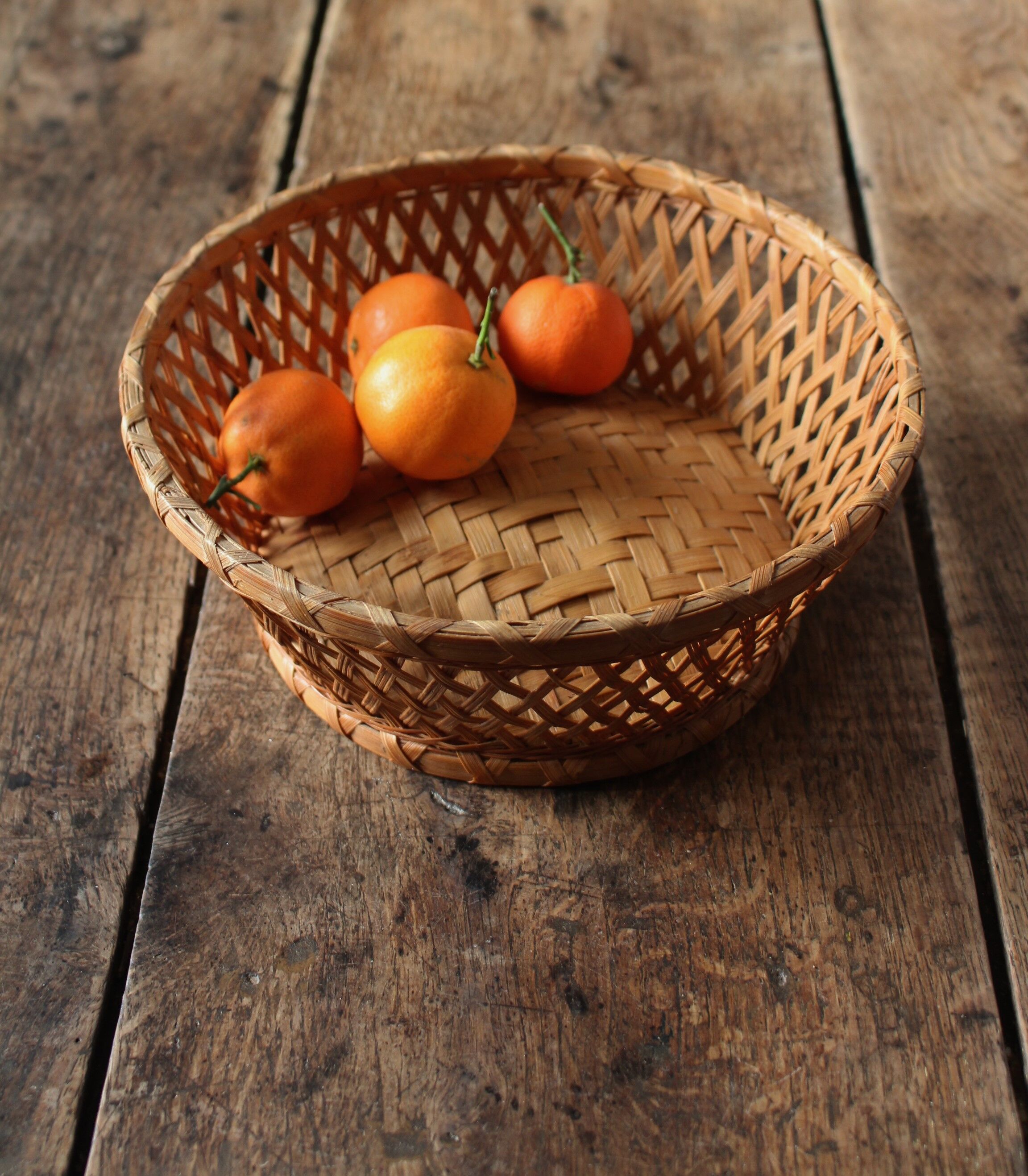 Round basket vintage braided wicker