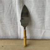 Bamboo handle pie shovel