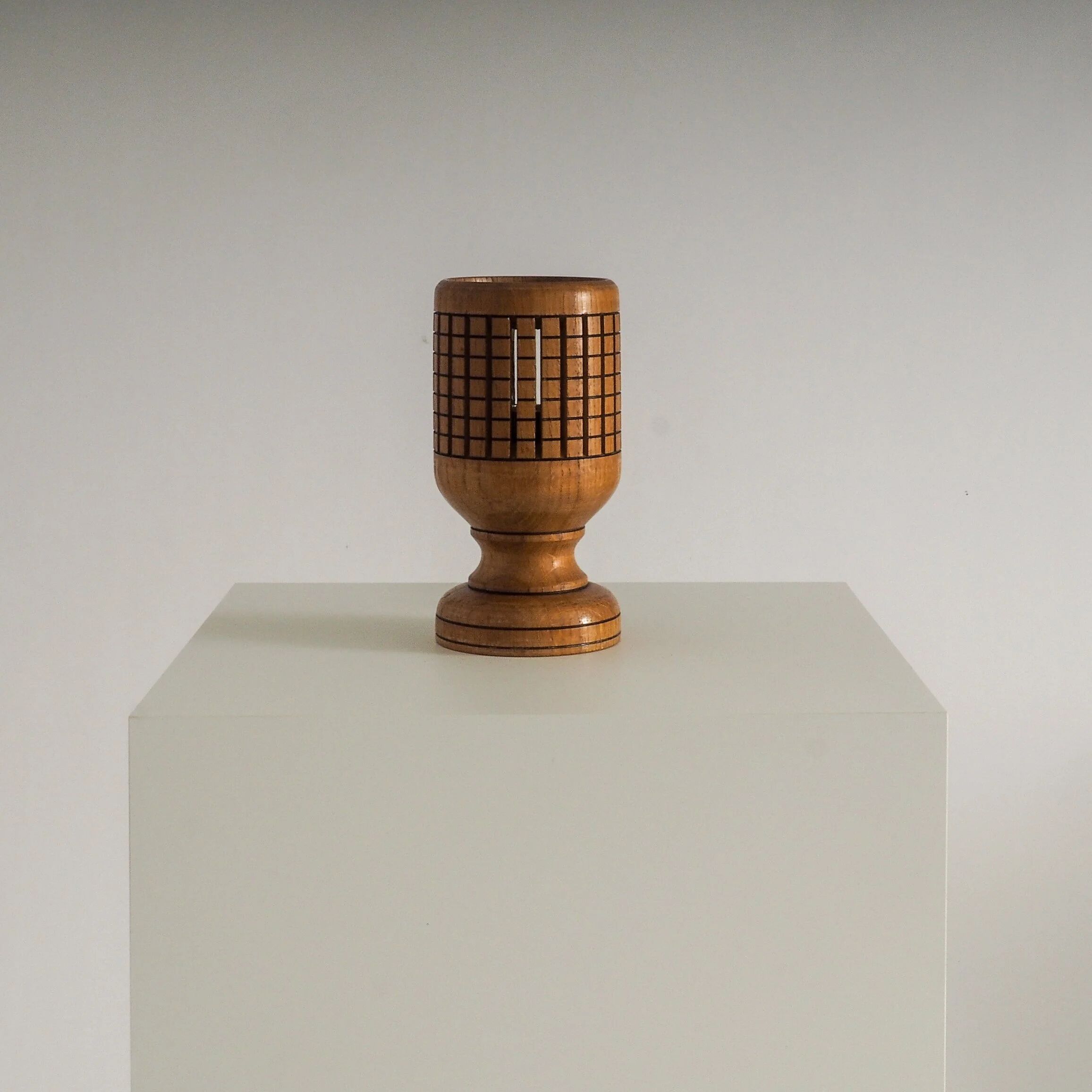 Vintage wooden lattice accent lamp