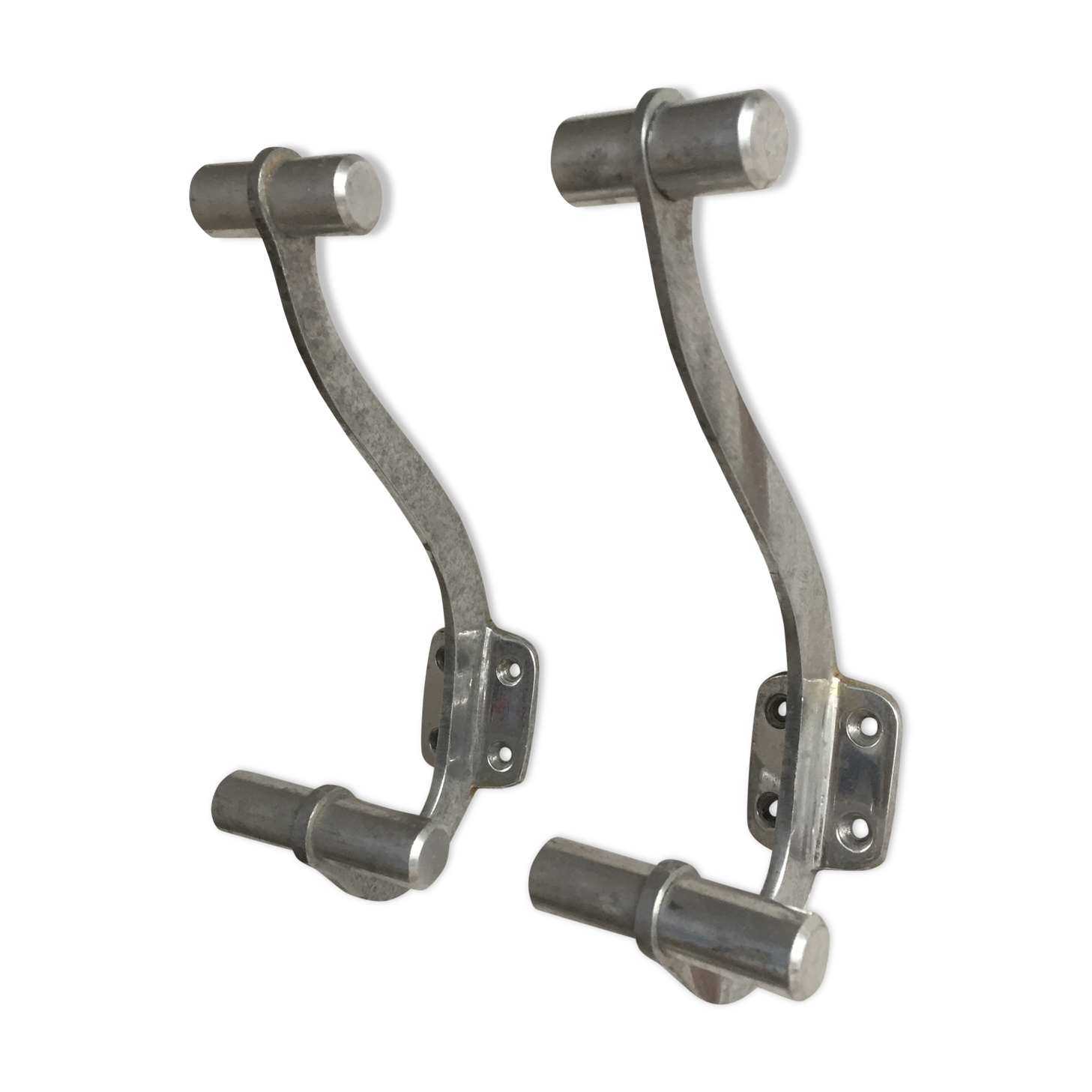 Pair of metal hooks