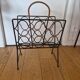 Porte revue fer forgé et rotin design attribué à Jacques Adnet