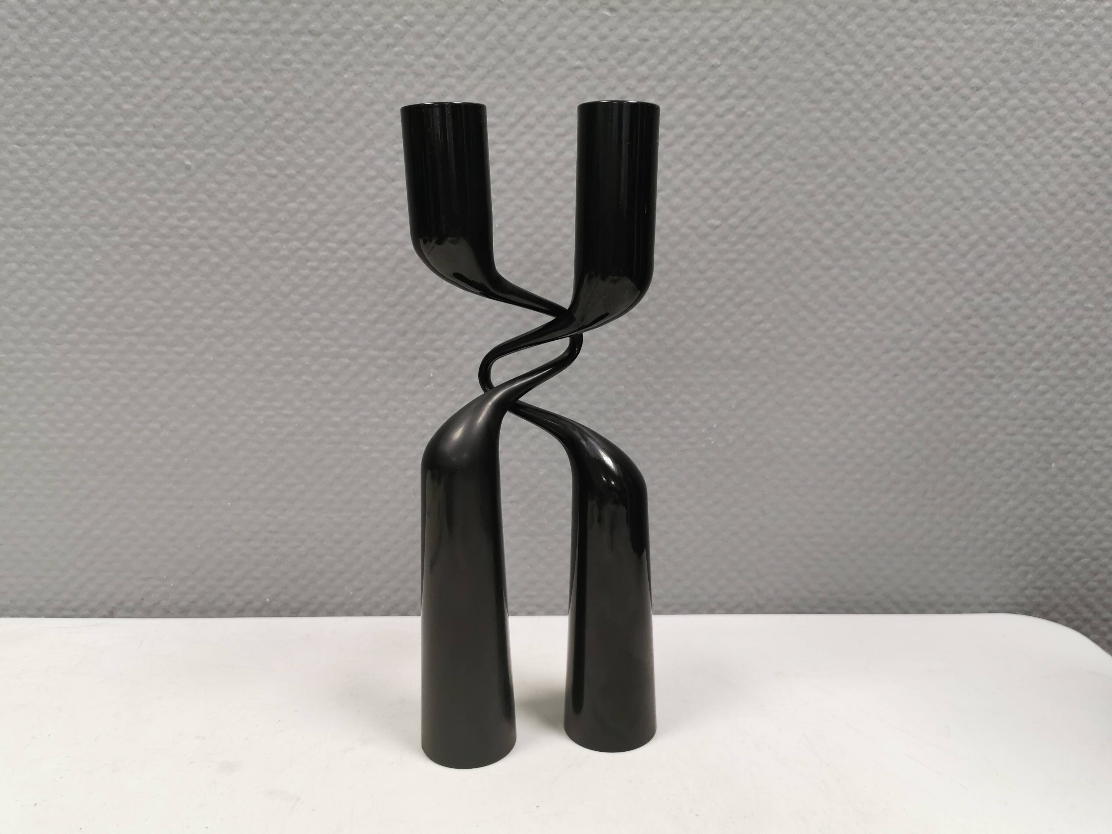 Ensemble de deux chandeliers noirs Conçu par Mikaela Dörfel pour Menu Danemark