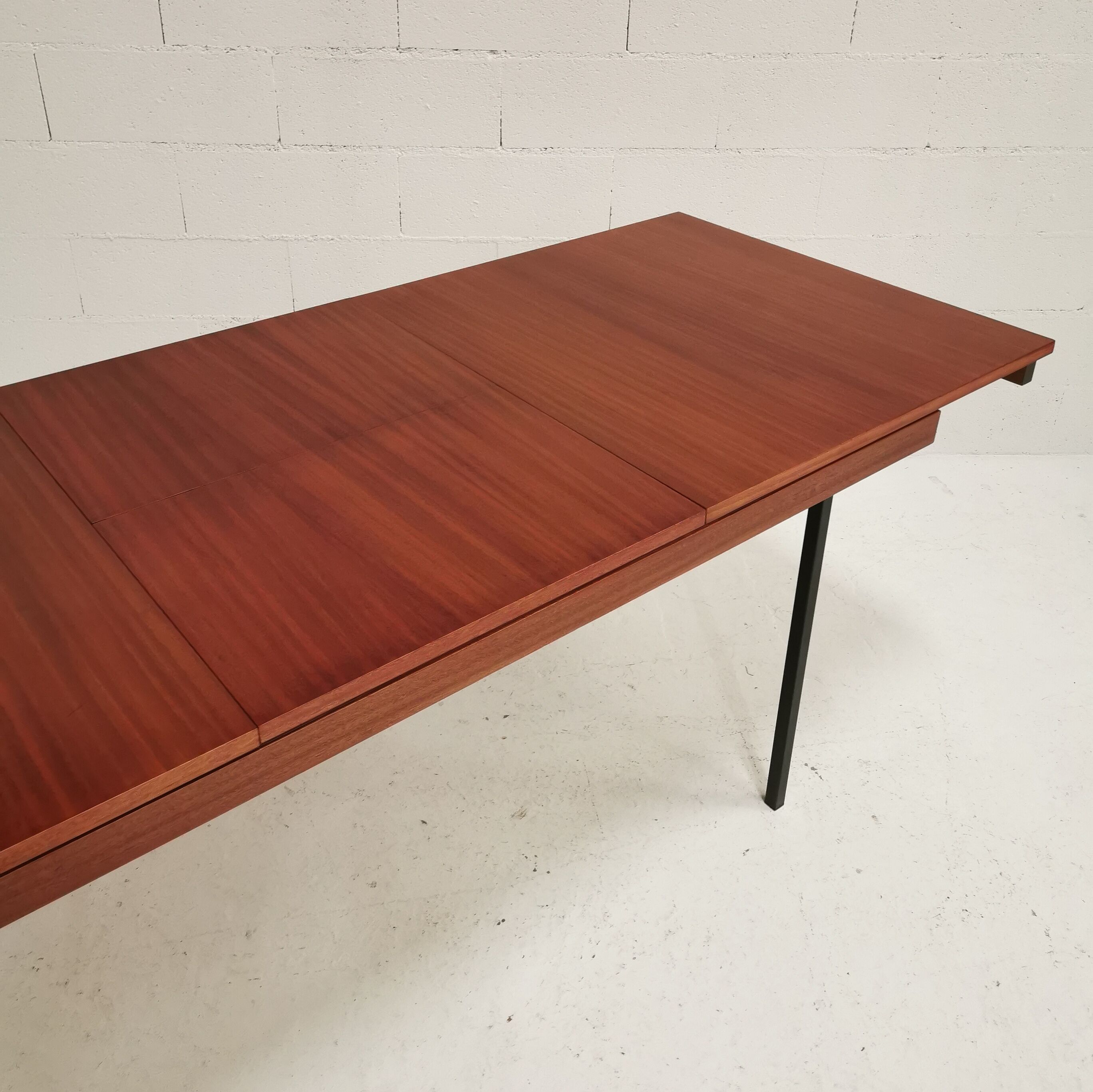 Table de repas extensible ARP  1950