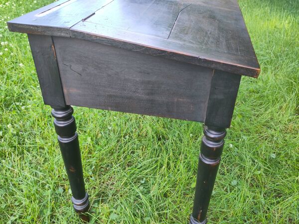 Ancien pupitre d'écolier