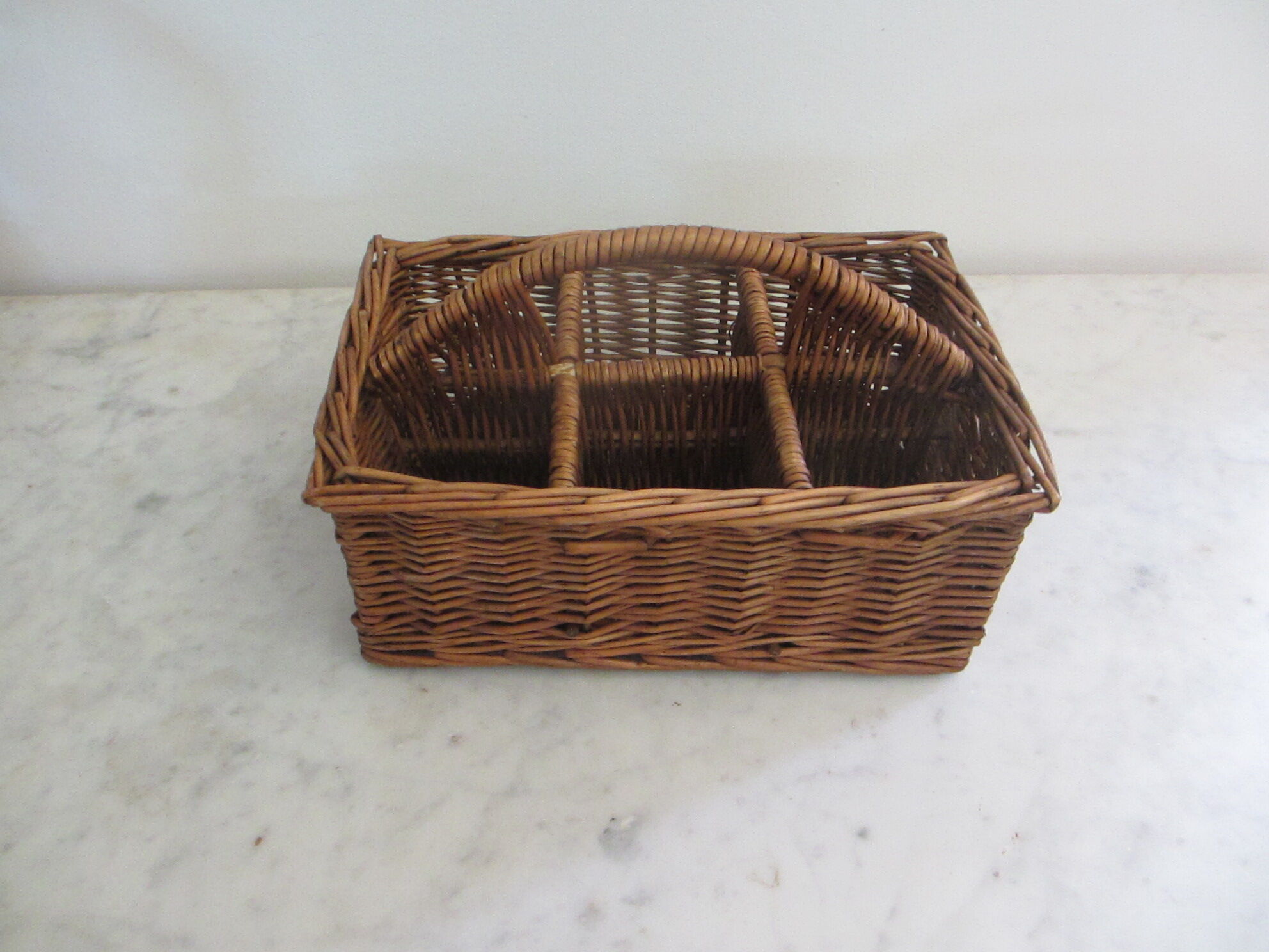 Basket carries glasses or cutlery in wicker.